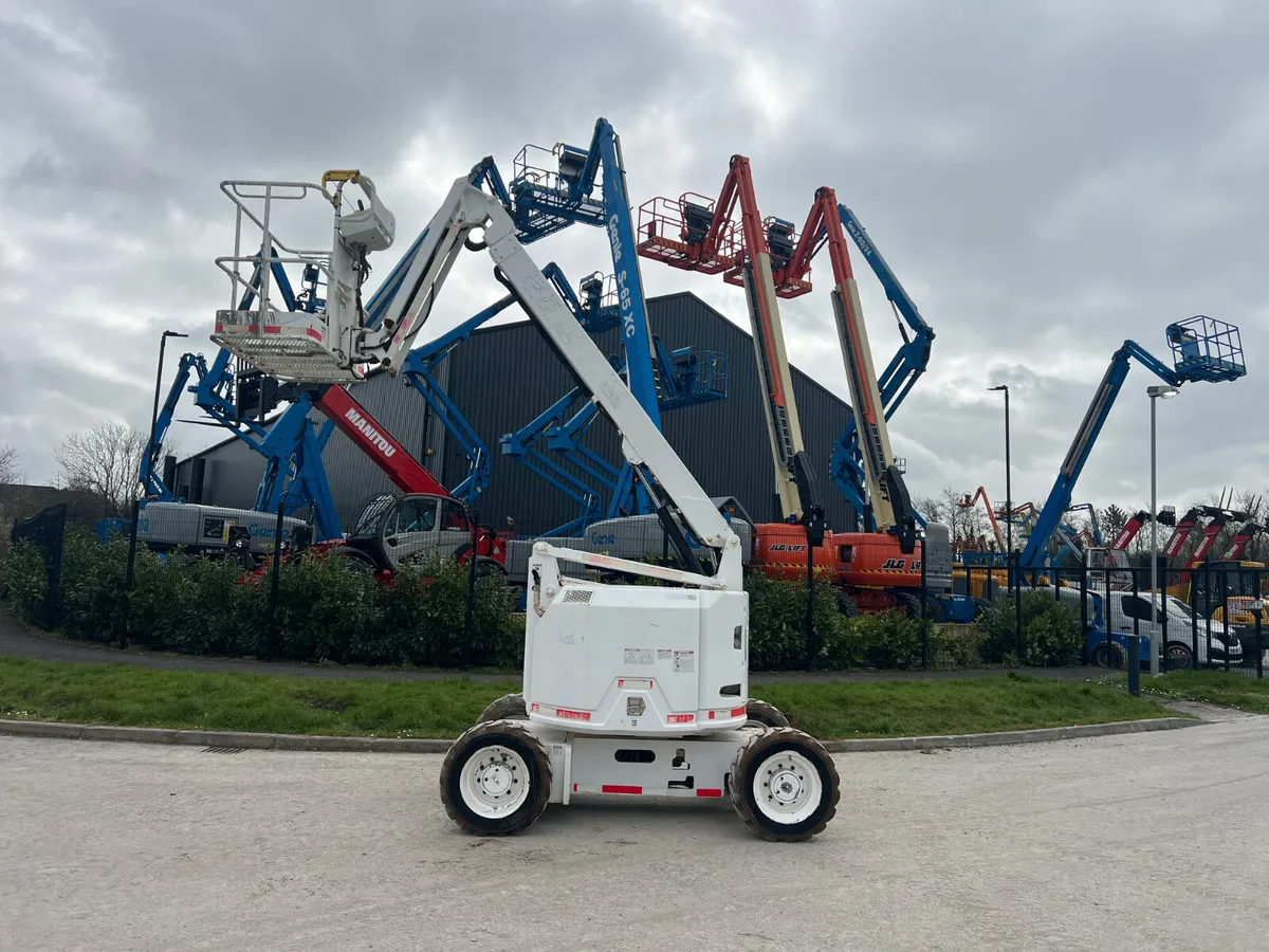 Genie Z34 4X4 Articulating Boom Lift Year 2013 - Image 2