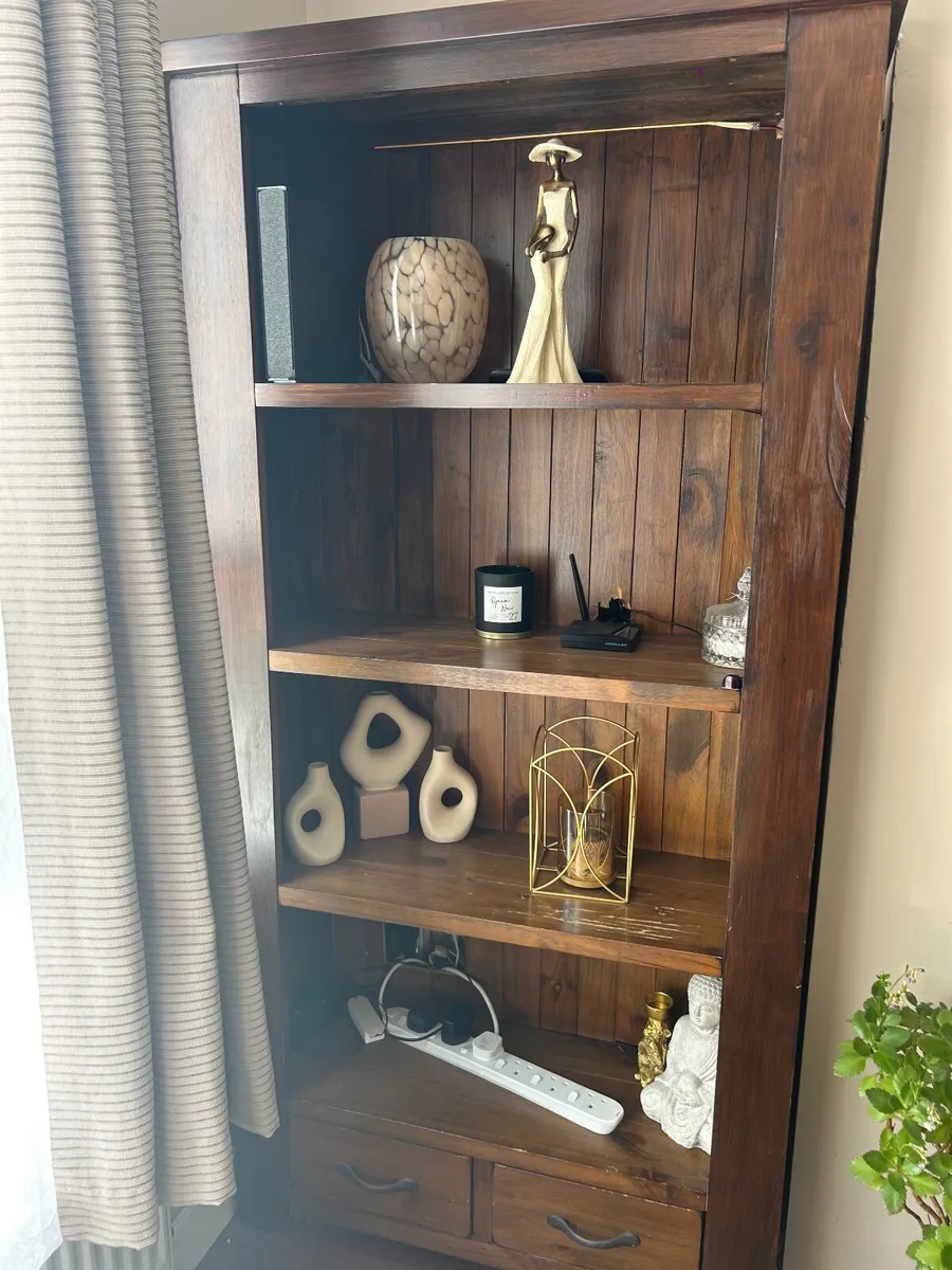 Bookshelf with Lighting - Image 1