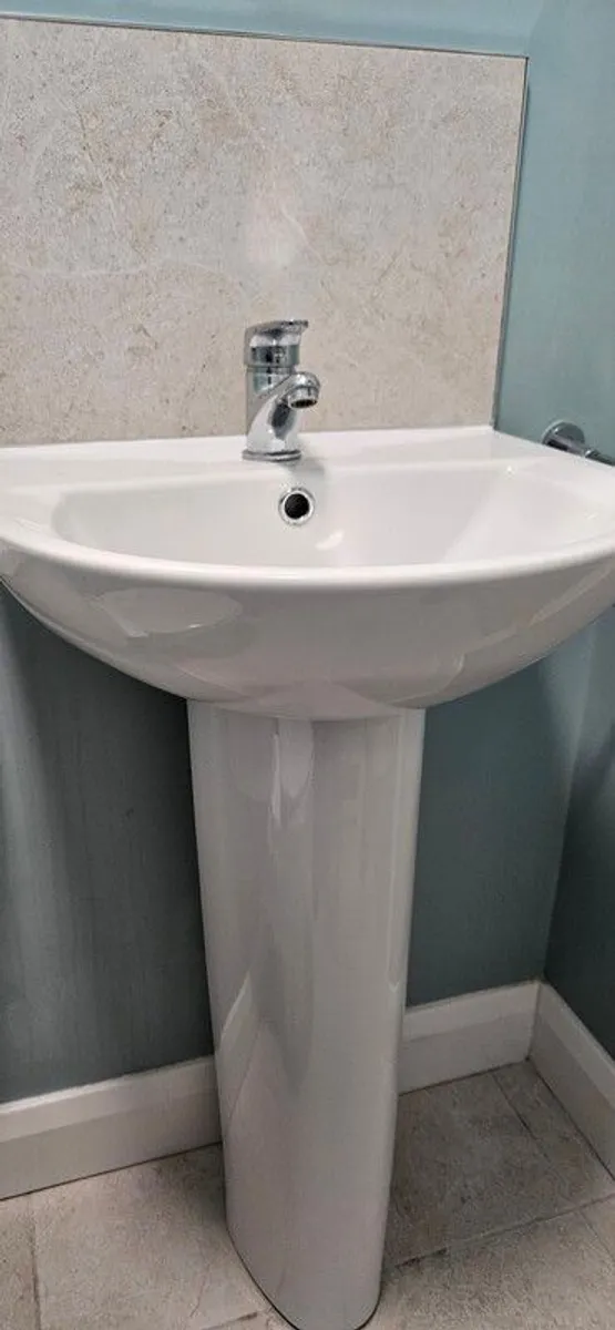 Bathroom sink and pedestal x 2 - Image 2