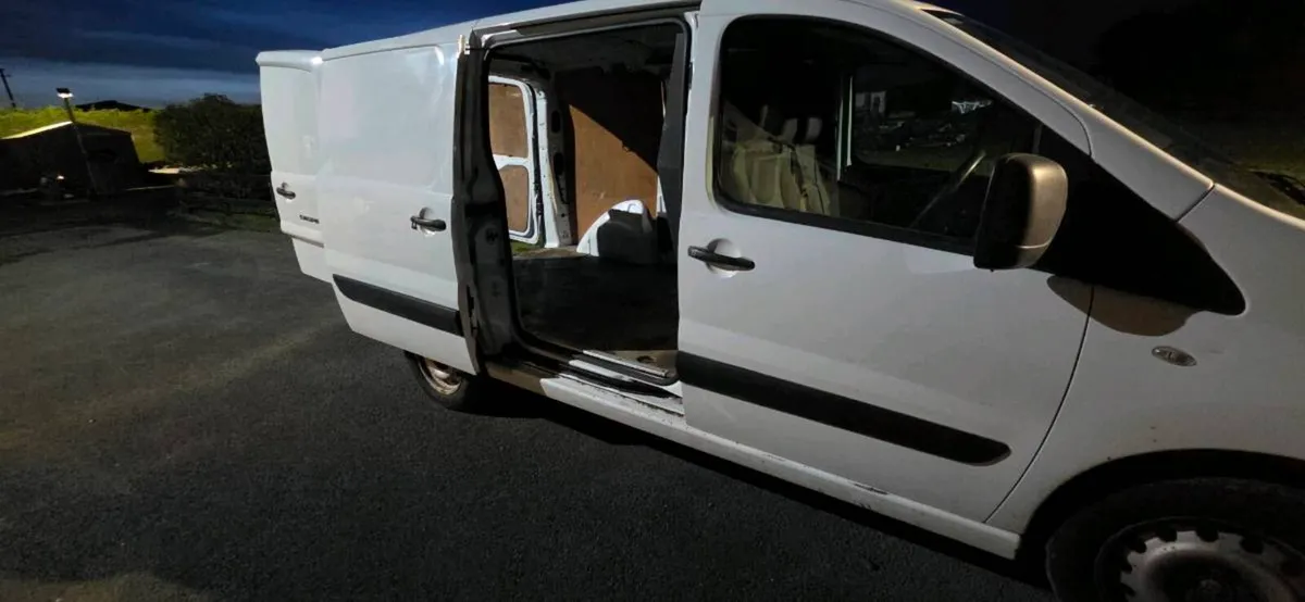 Citron Dispatch 1200 l1 H1 Van.  White - Image 4