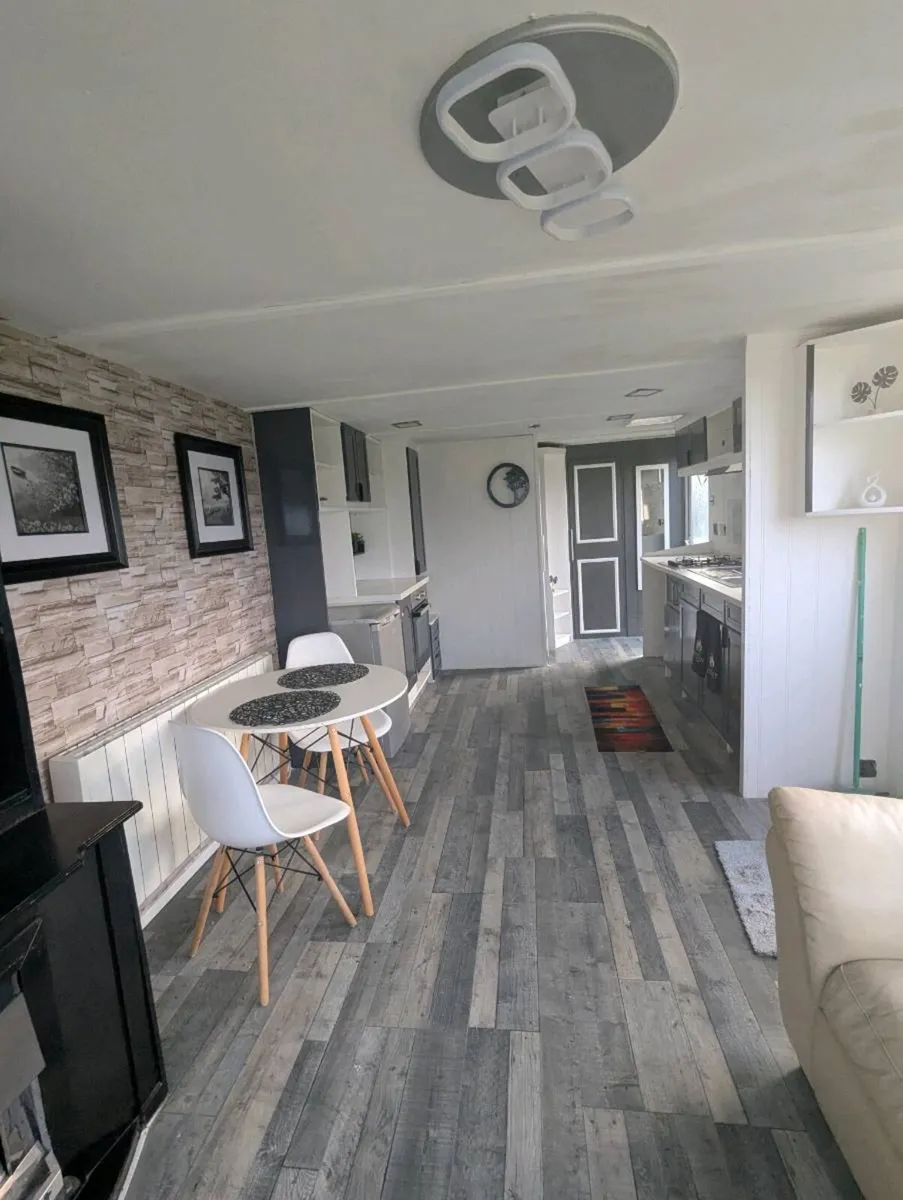 Mobile Home in Turn-key Condition - Image 4