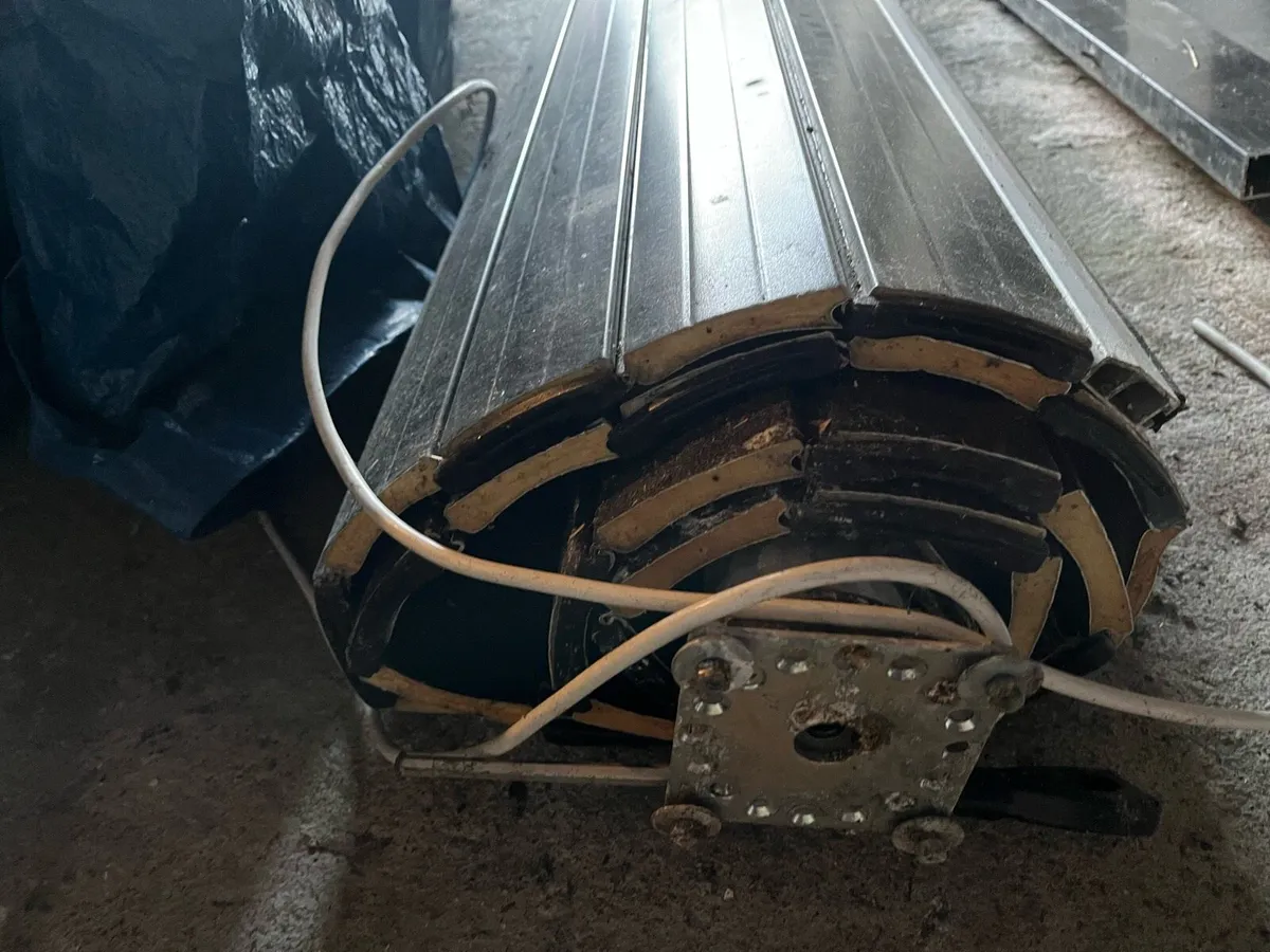 Roller door - Image 2