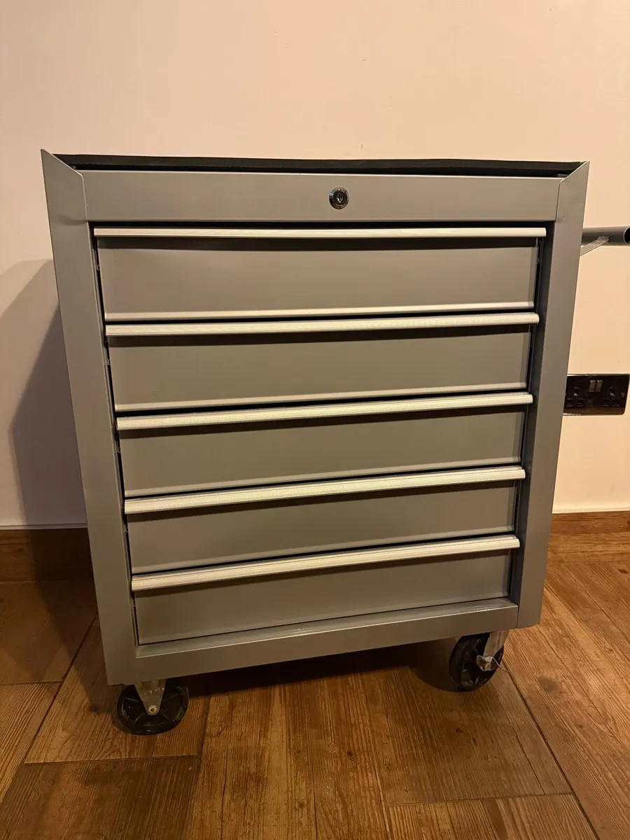 Tool chest with tools - Image 3