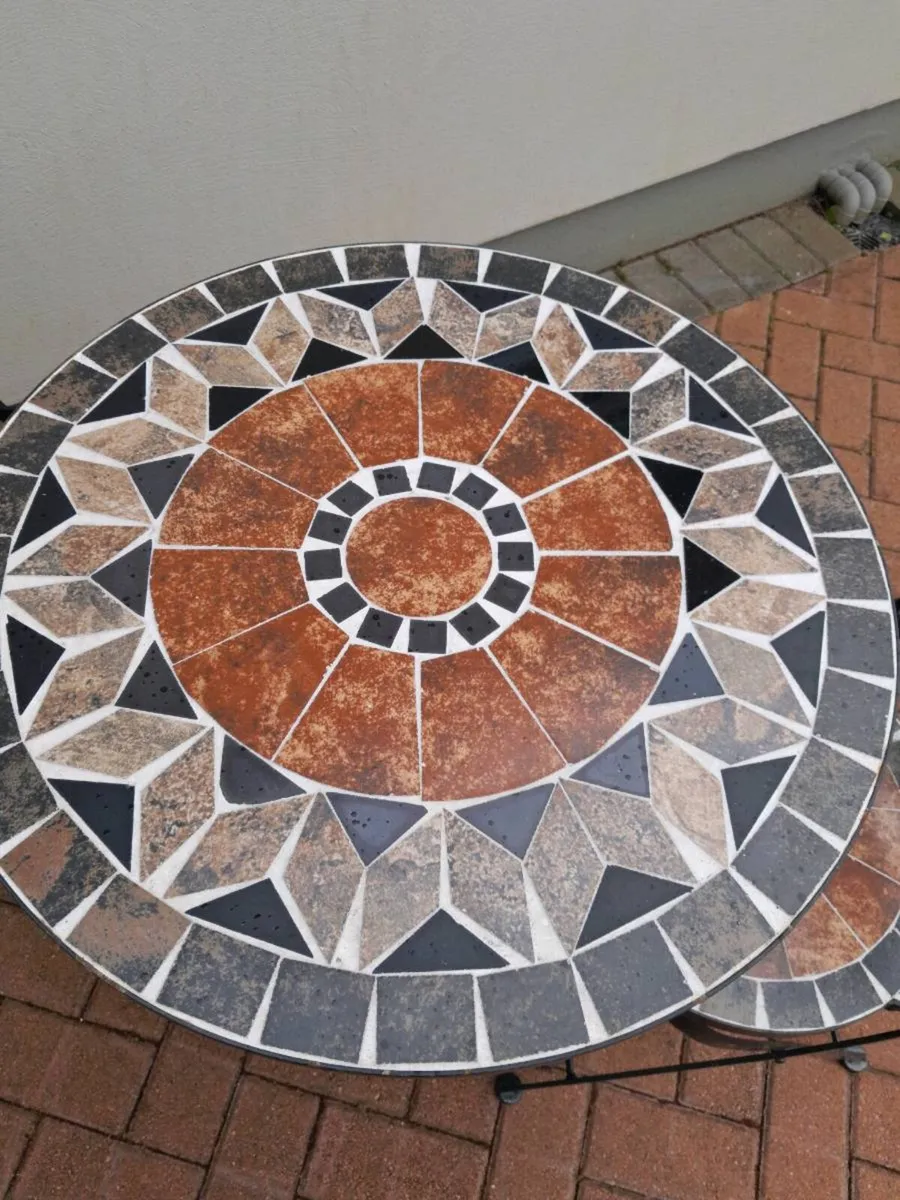 Outdoor table and 2 chairs - Image 2