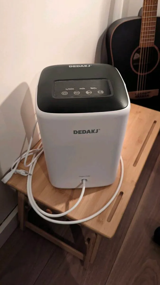 Oxygen concentrator - Image 1