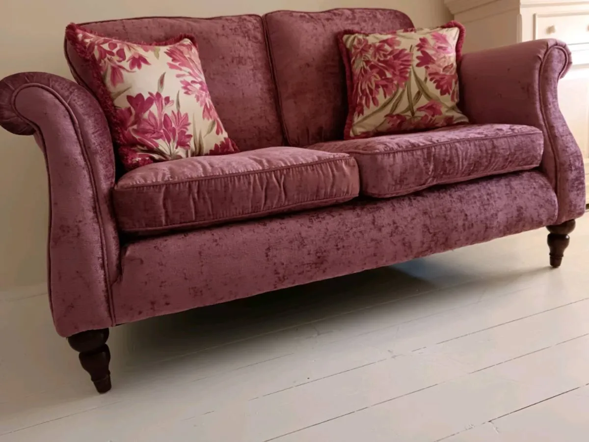 Velvet sofa - Image 4