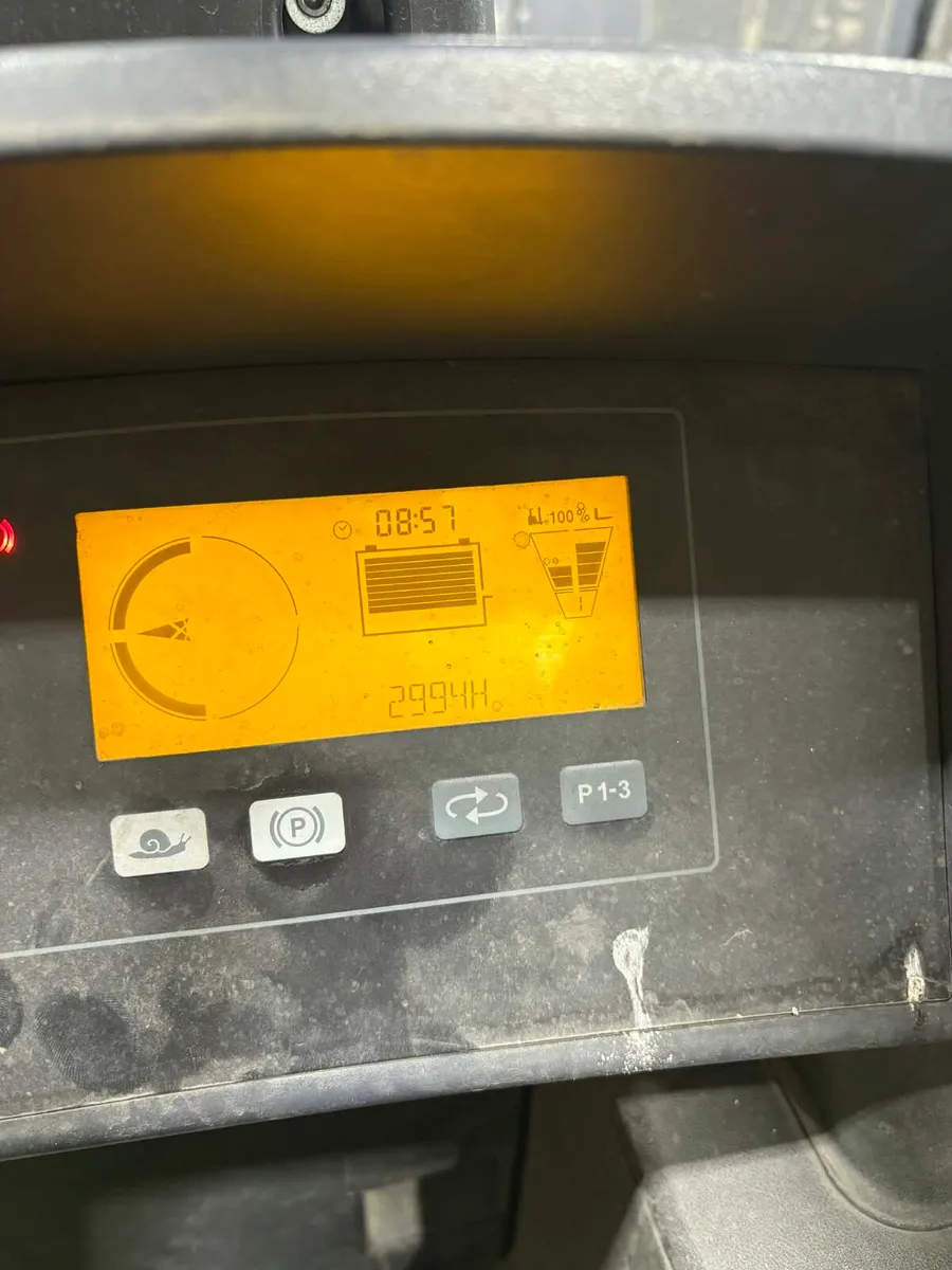 Reach truck Forklift - Image 2