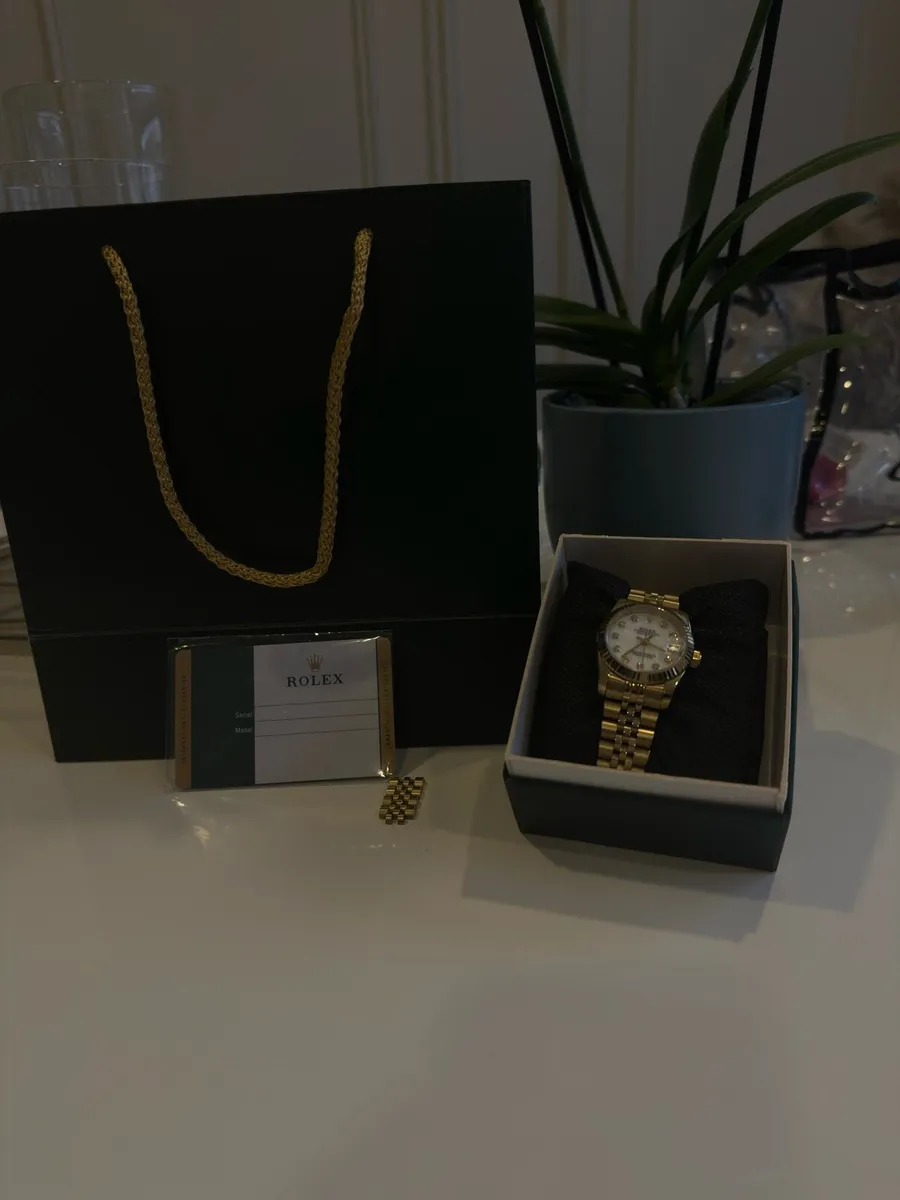 Women’s watch - Image 1