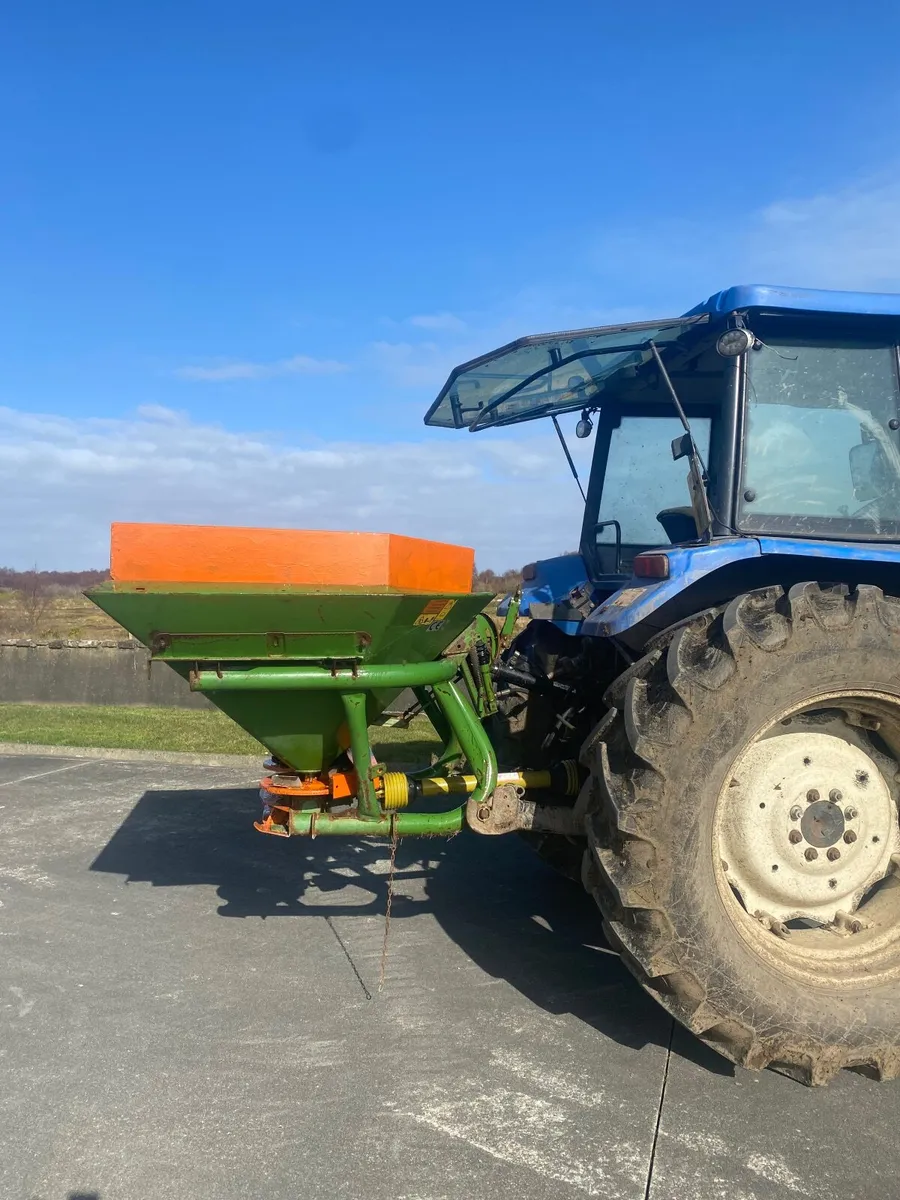 Amazone Fertiliser spreader - Image 1