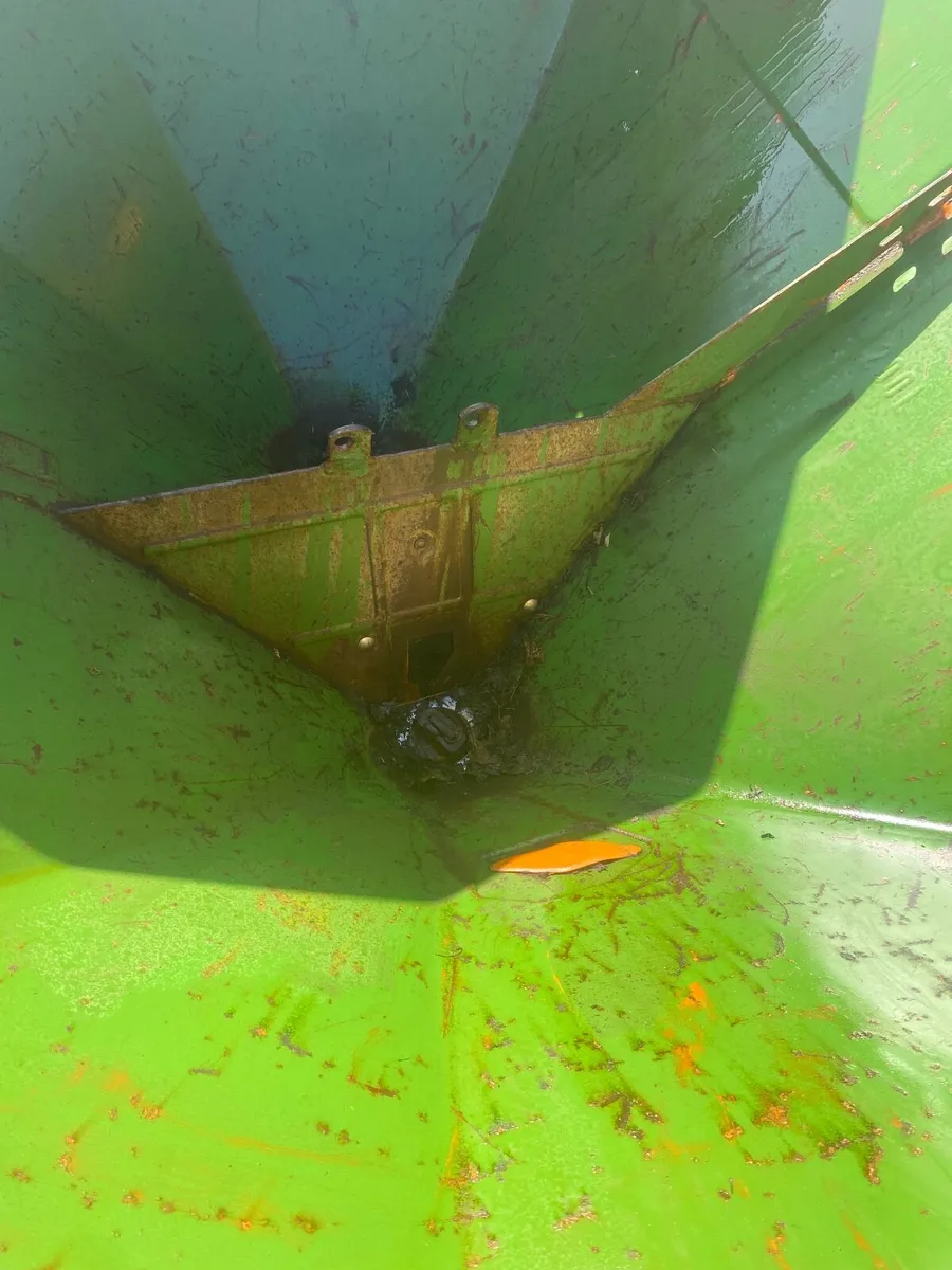 Amazone Fertiliser spreader - Image 4