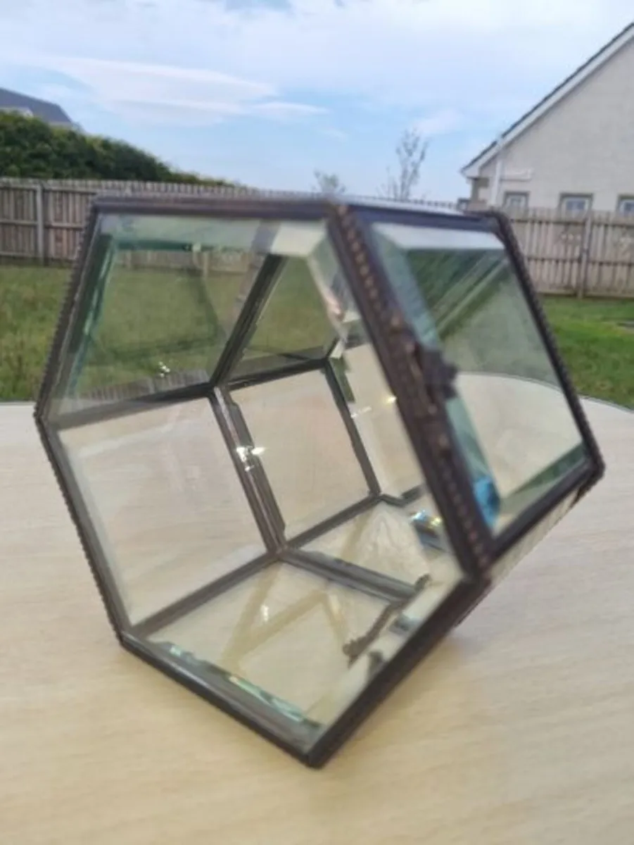 Hexagonal Metal Bevel Glass Jewellery Box - Image 4