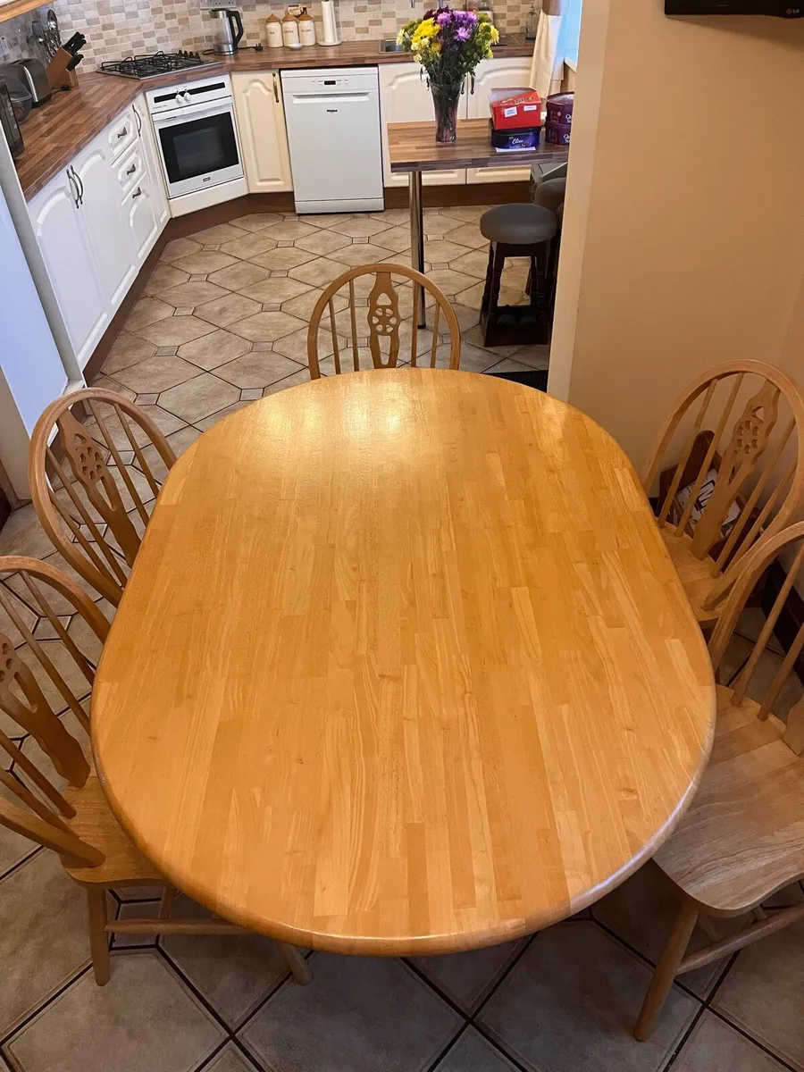 Table and 6 chairs - Image 2