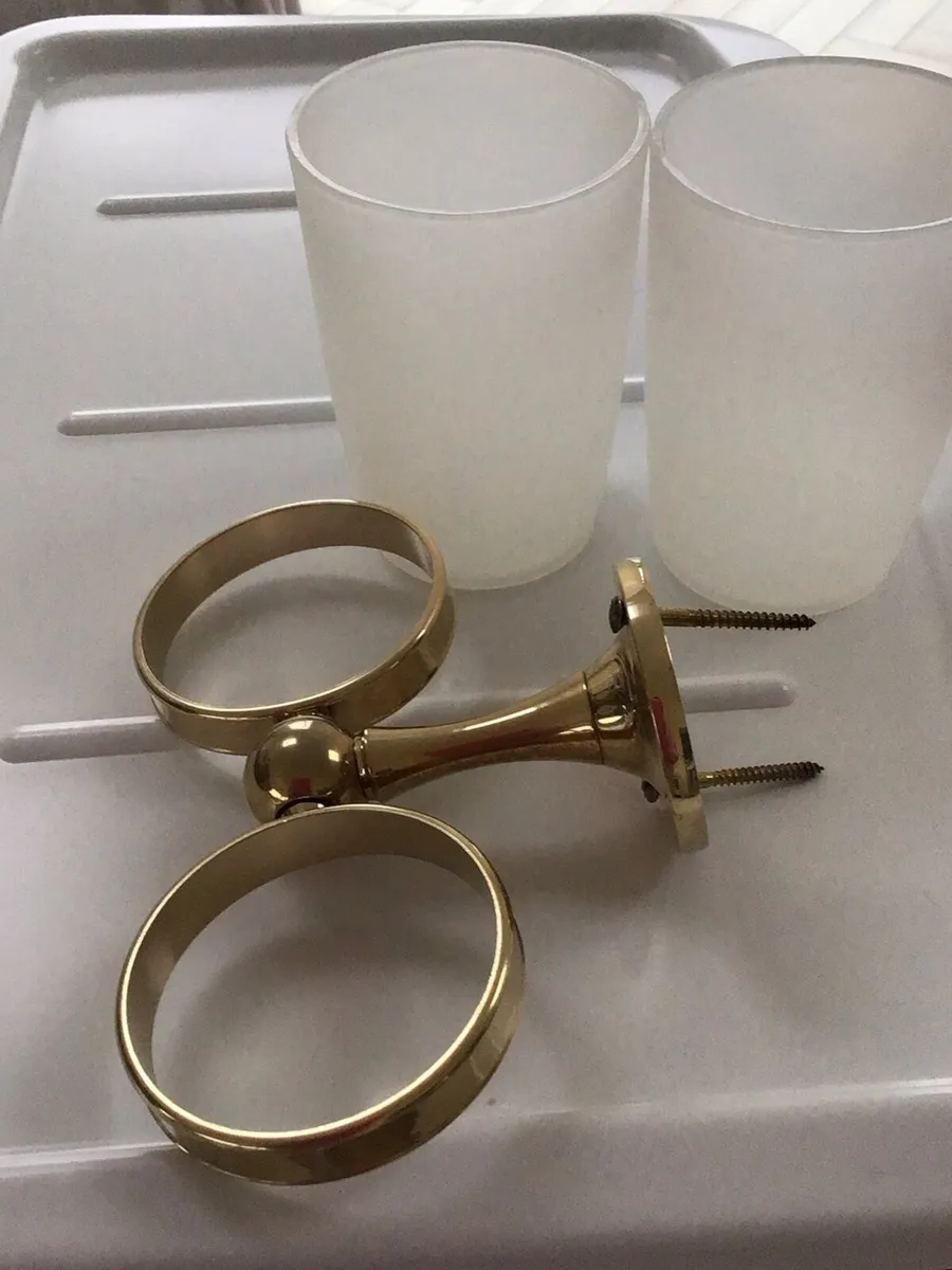 Delph and Bathroom toothbrush holder / water - Image 1