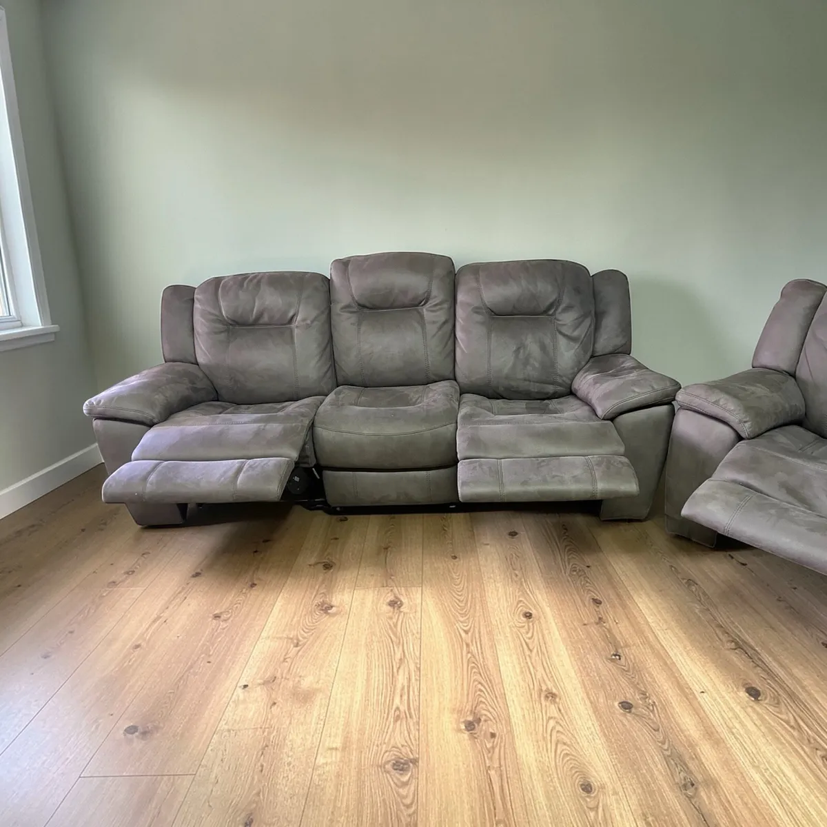 Grey 3+1+1 manual recliner sofa set - Image 4