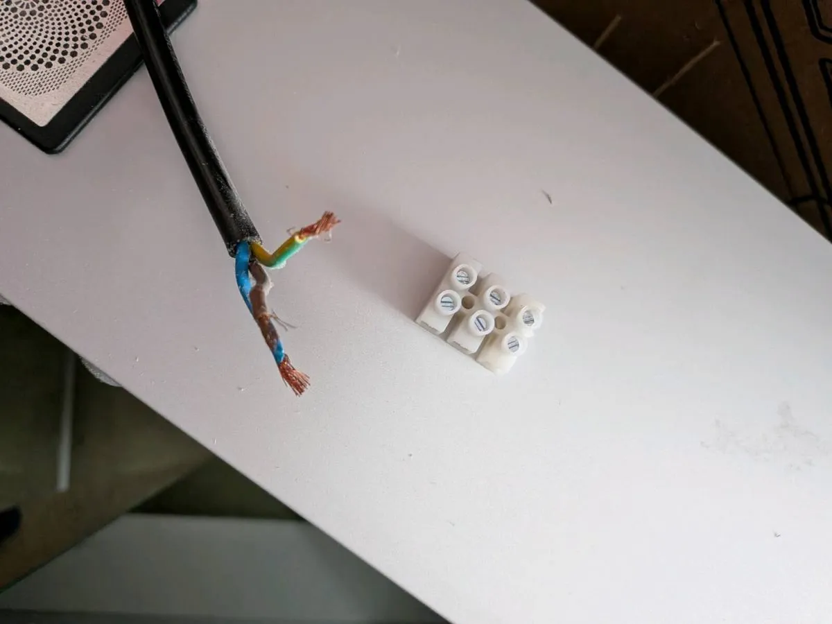 Bluetooth Speaker Mirror Cabinet (Faulty) - Image 4