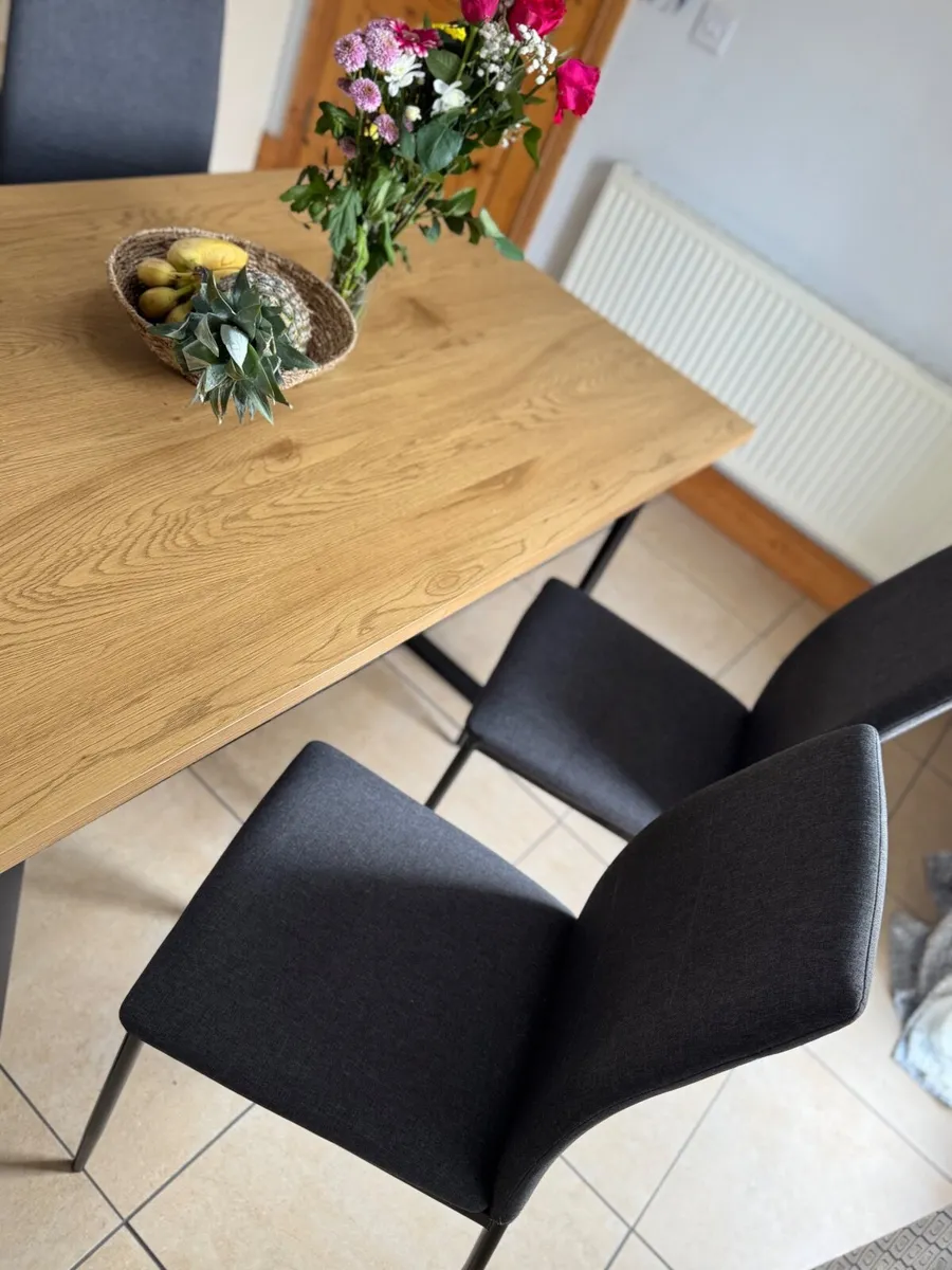 Dining table - Image 2