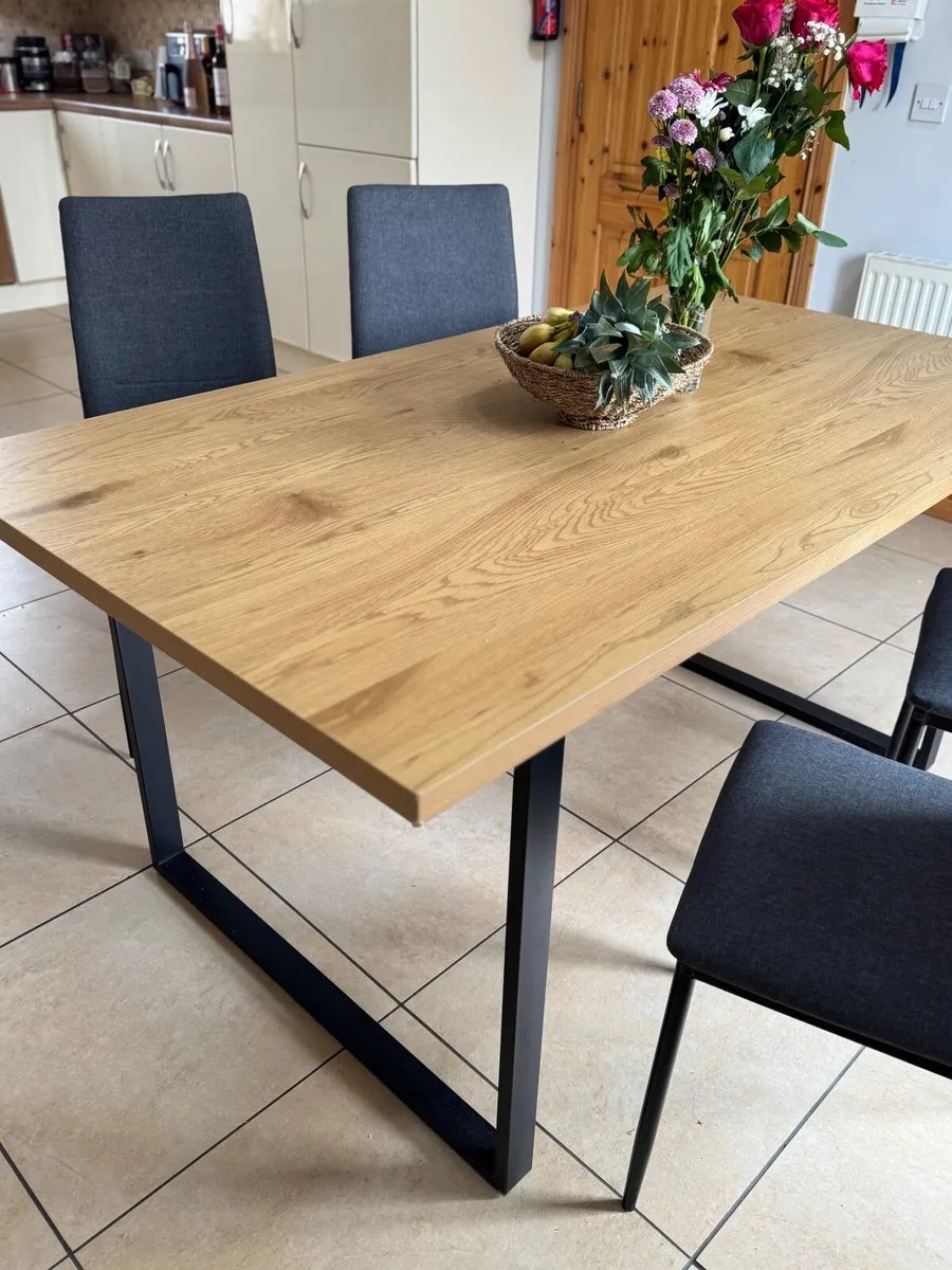 Dining table - Image 1