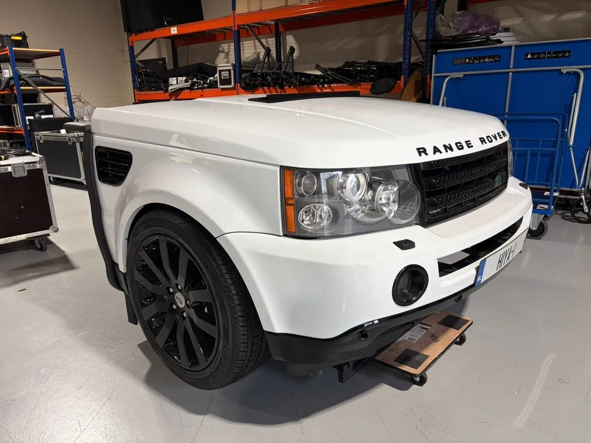 Unique Range Rover Reception or office desk - Image 2