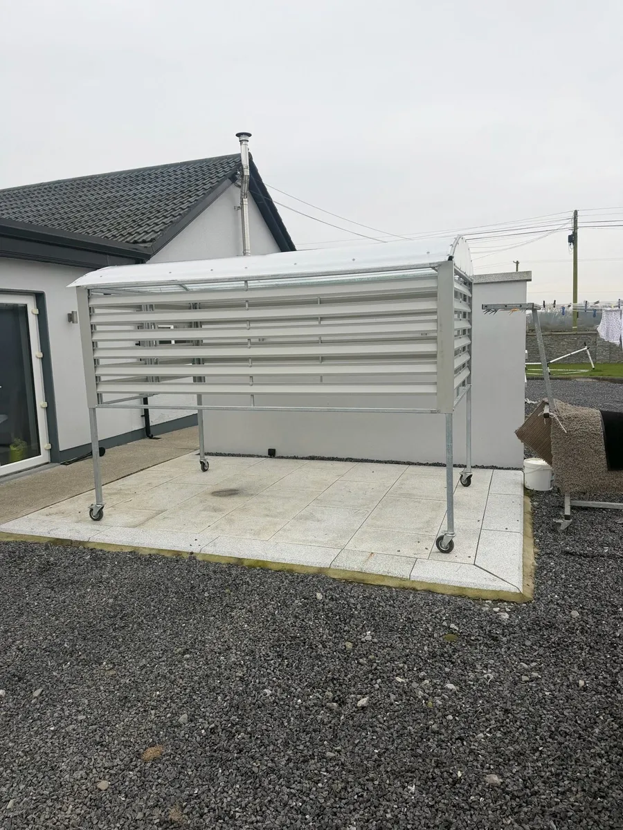 Covered clothes lines - Image 1