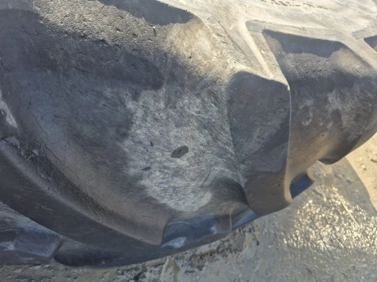 Goodyear 580 70 R38 tyre - Image 3