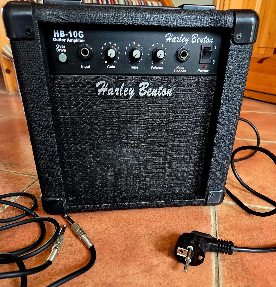 Harley Benton HB-10G Guitar Amp - Image 1