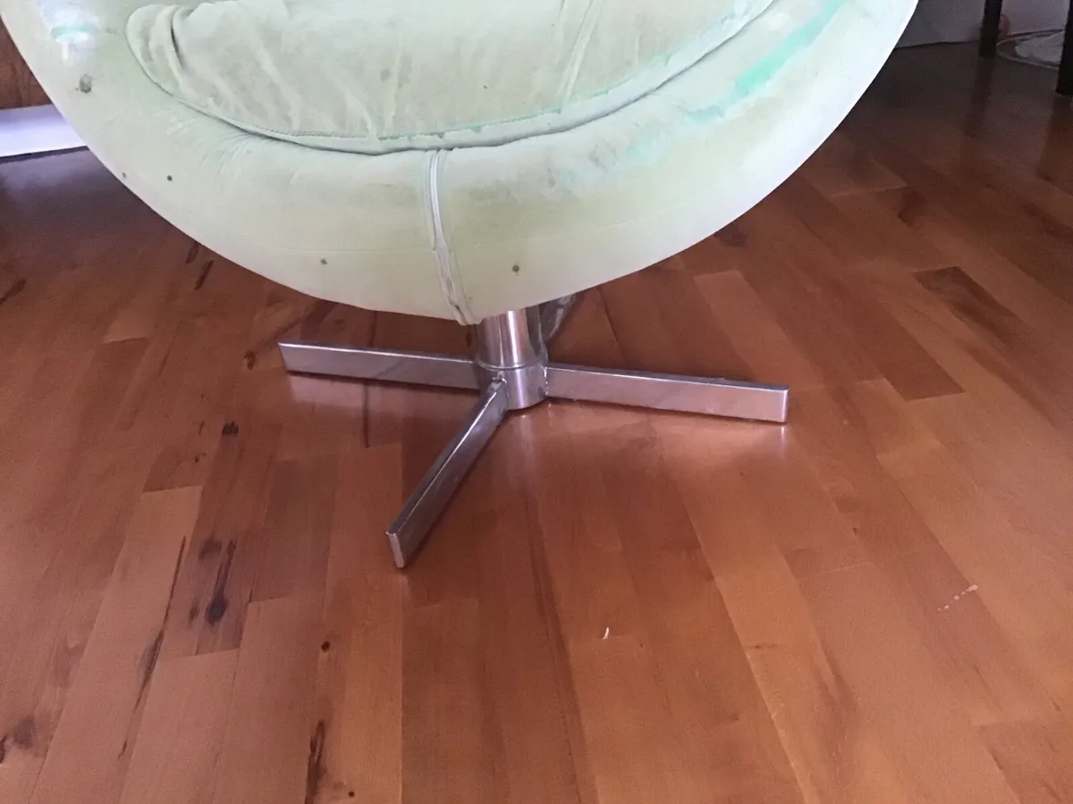 Soholm Swivel Chair - Image 2