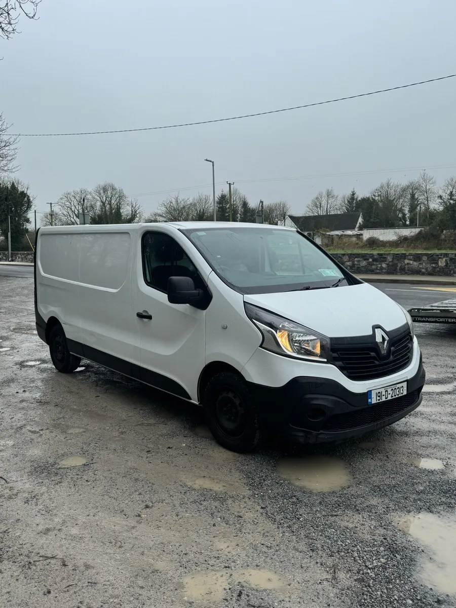 2019 Renault trafic - Image 1