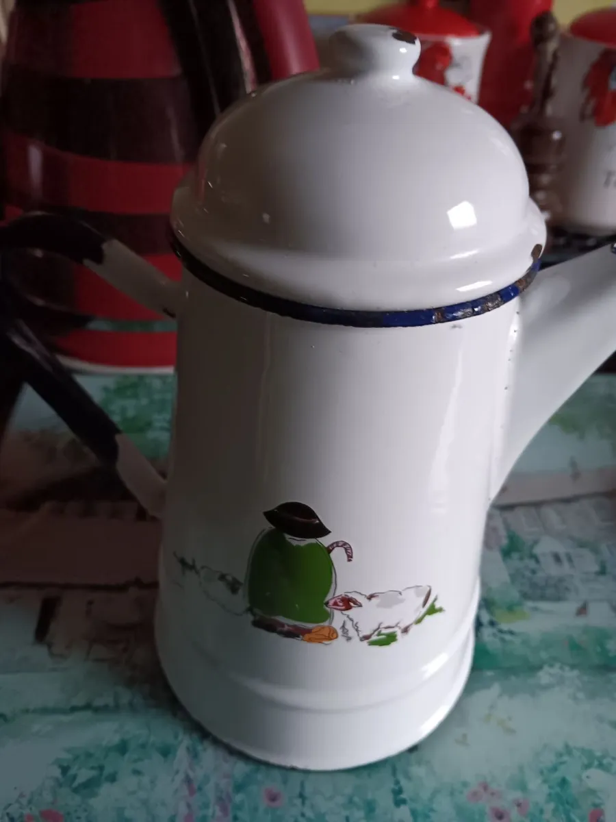 Vintage enamelled pots - Image 1