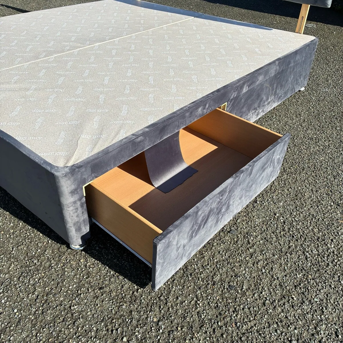 Crushed Velvet 💎 6ft Super King Bed & Mattress - Image 4