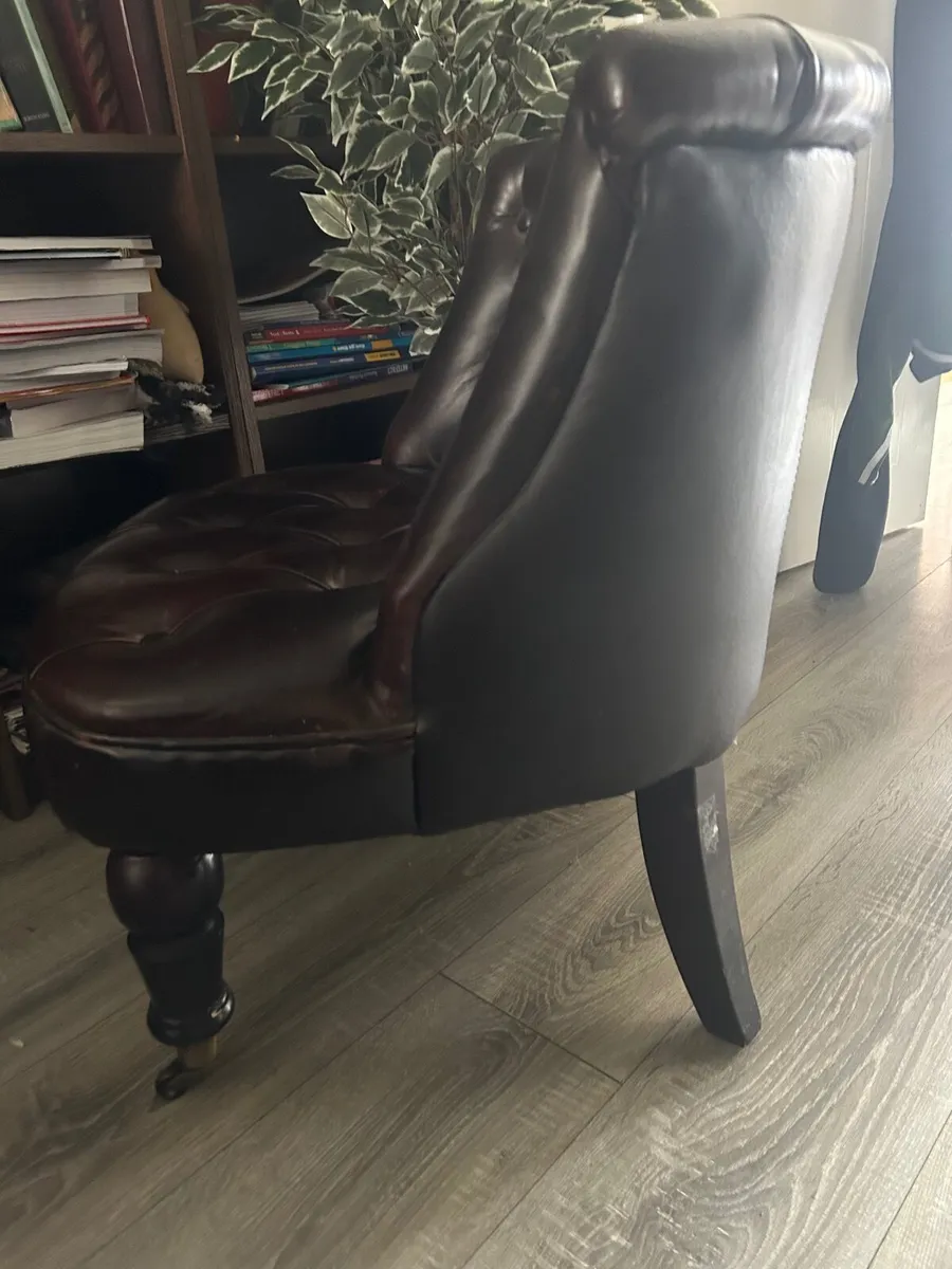 Leather chair - Image 2
