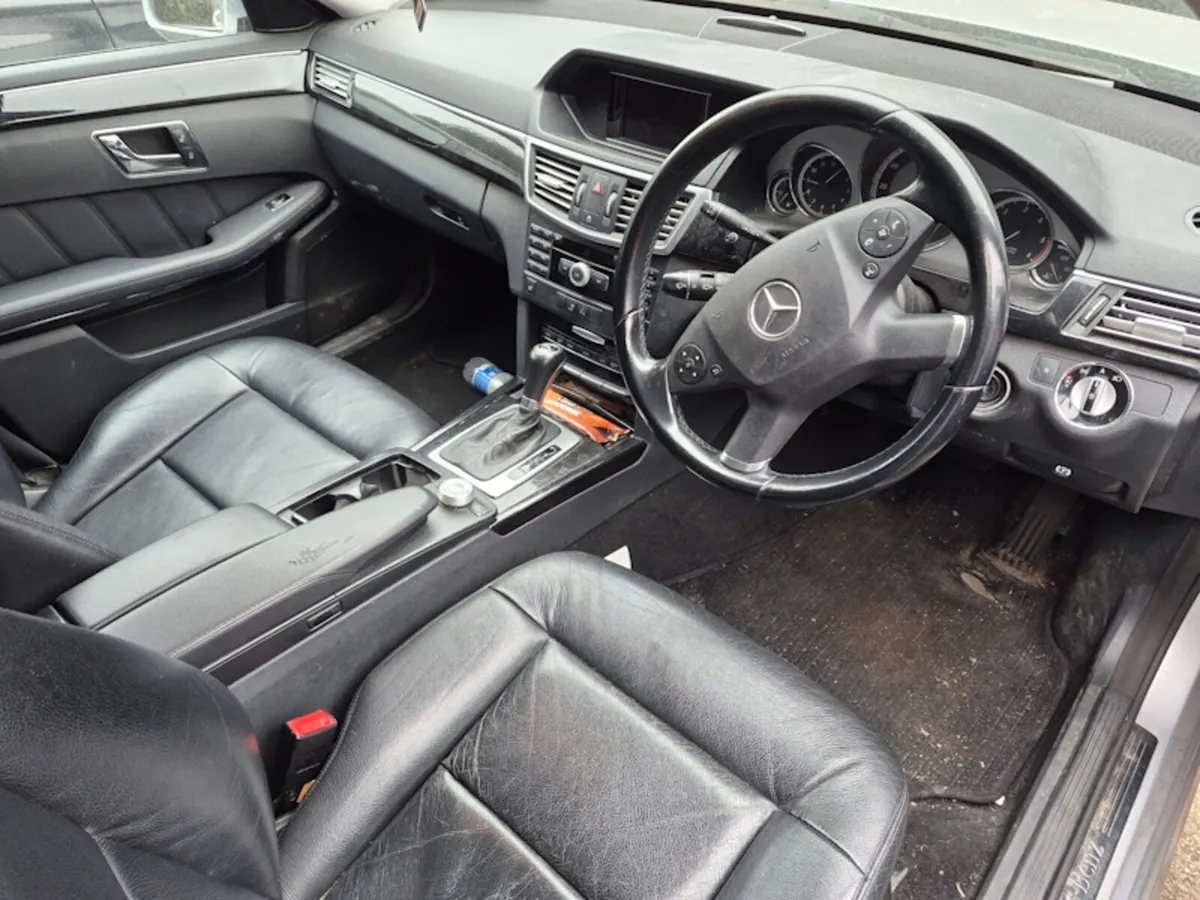 2010 Mercedes E250 Estate 7 seats - Image 3