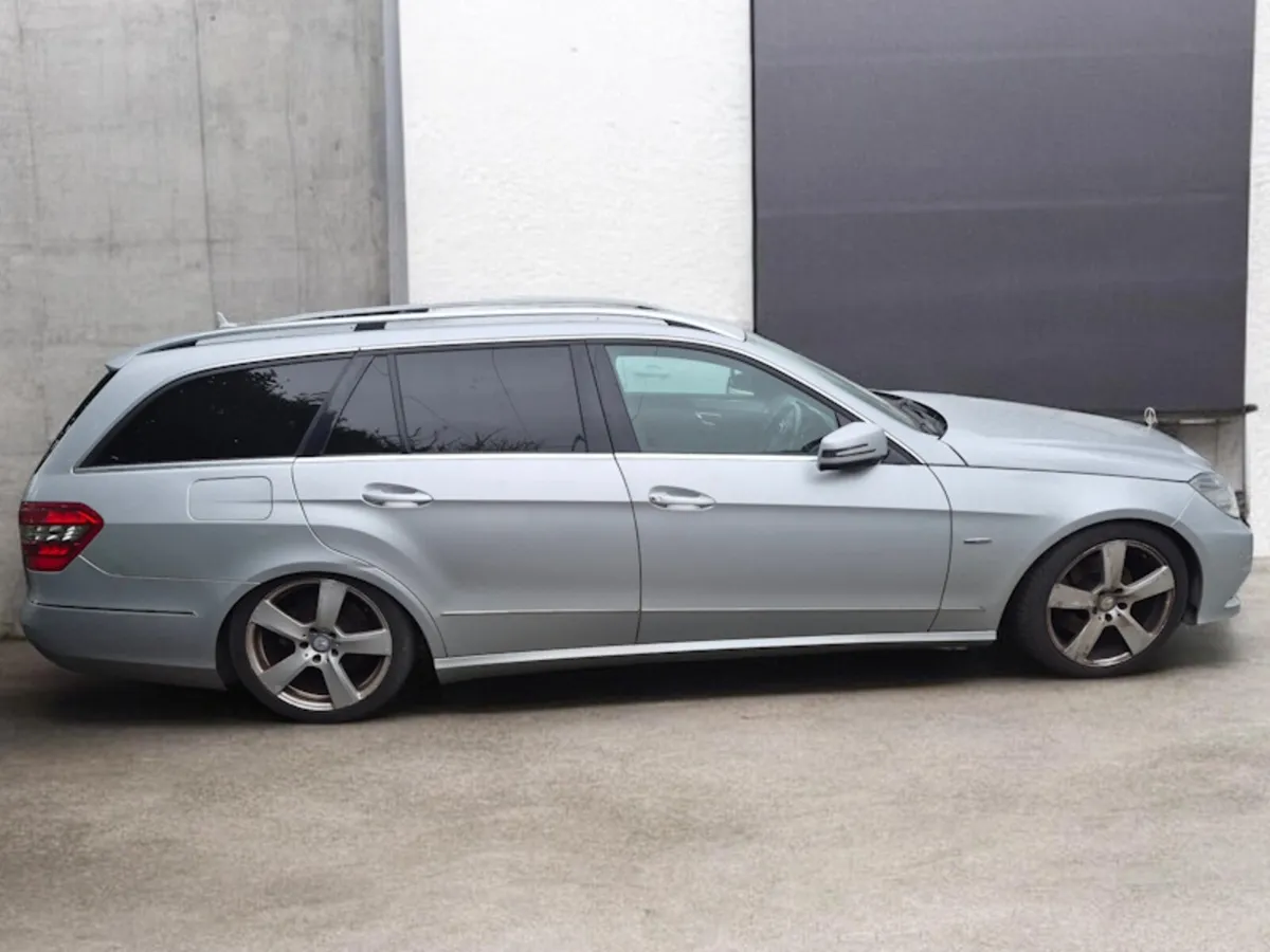 2010 Mercedes E250 Estate 7 seats - Image 2