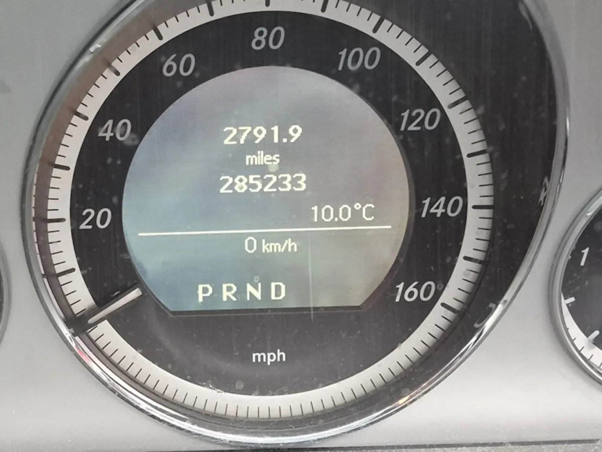 2010 Mercedes E250 Estate 7 seats - Image 4