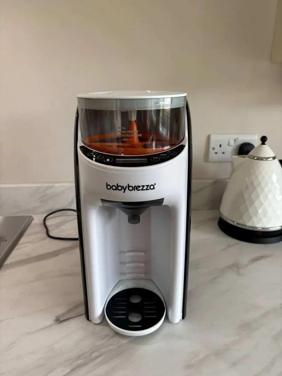 baby Brezza bottle maker - Image 1