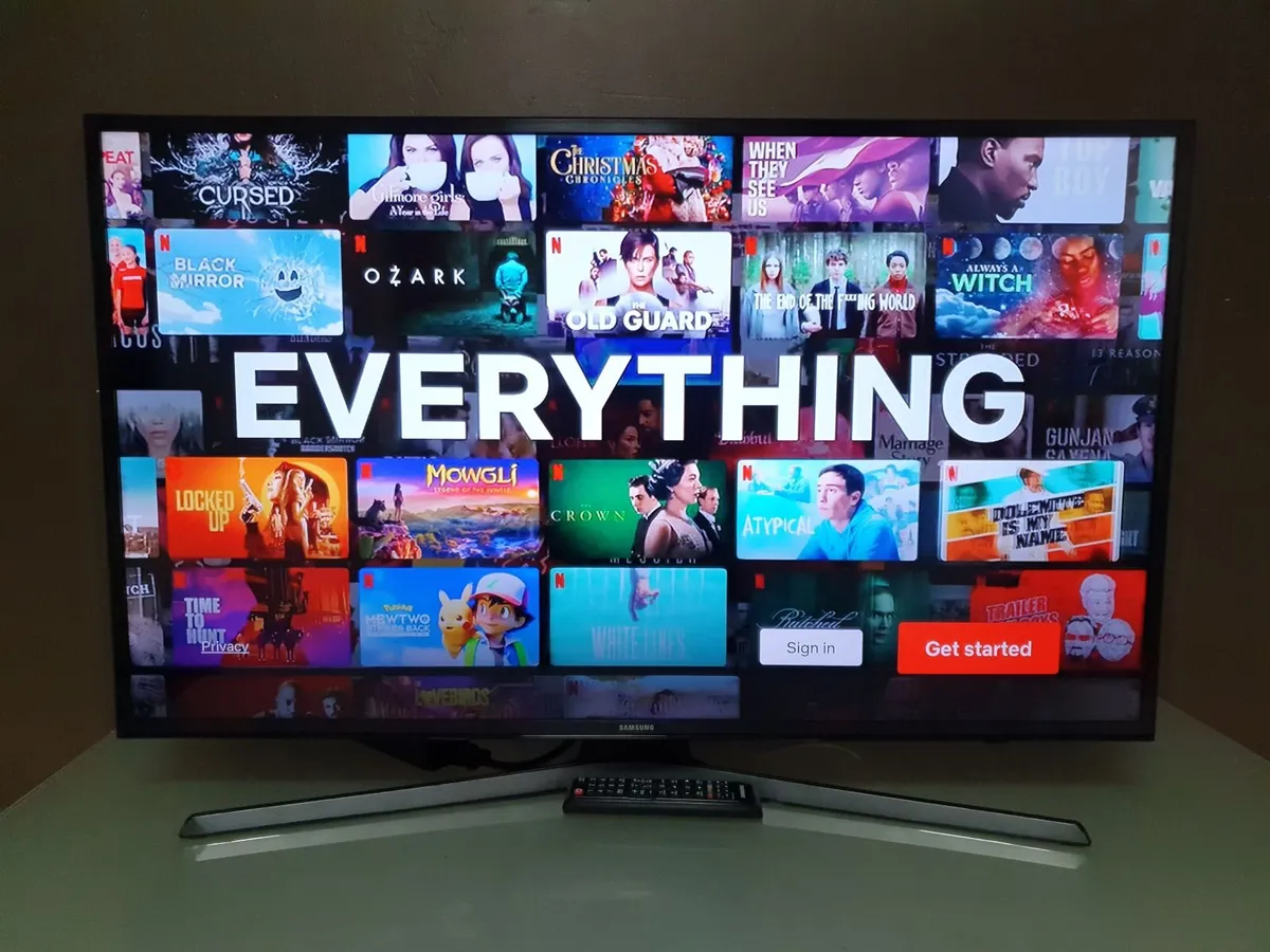 65" Samsung 4K Ultra HD HDR Freeview HD Smart LED - Image 3