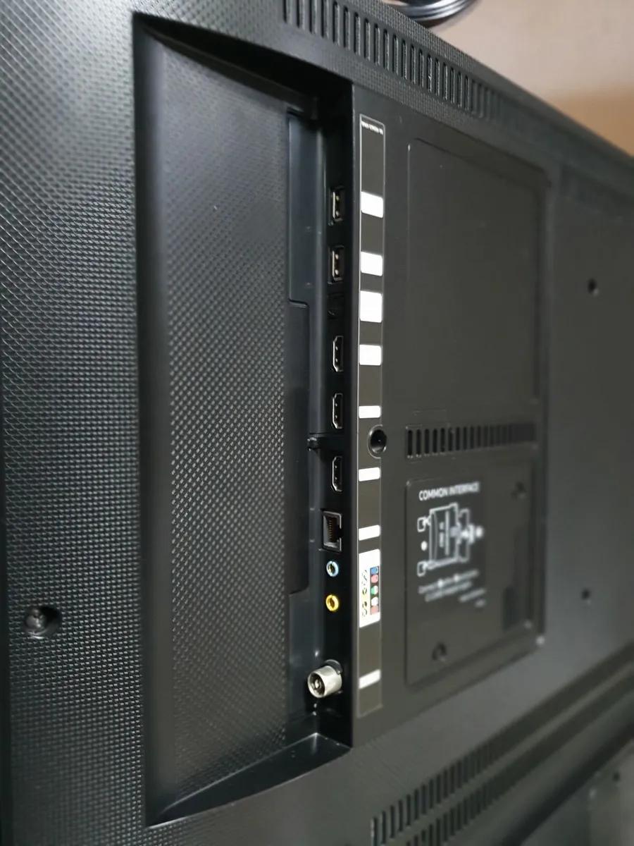 65" Samsung 4K Ultra HD HDR Freeview HD Smart LED - Image 4