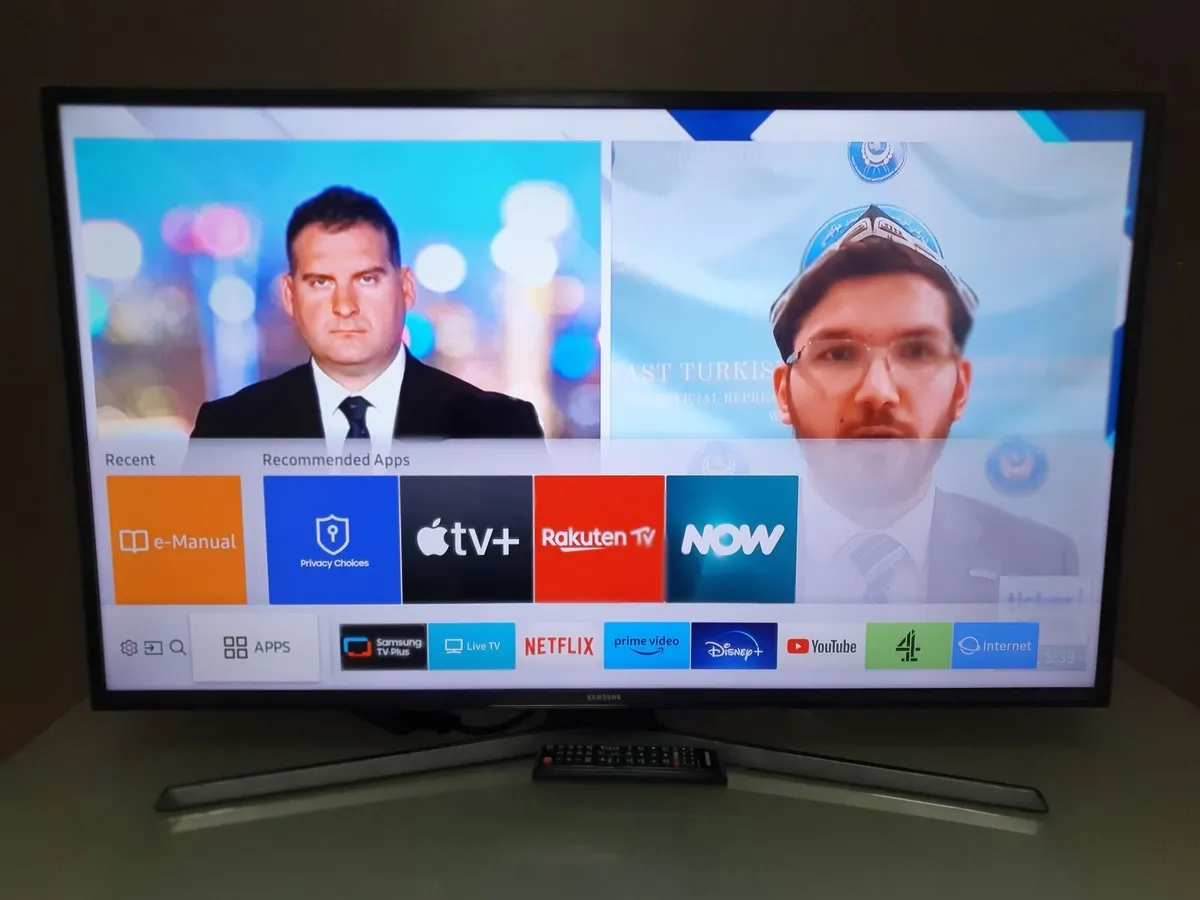 65" Samsung 4K Ultra HD HDR Freeview HD Smart LED - Image 1
