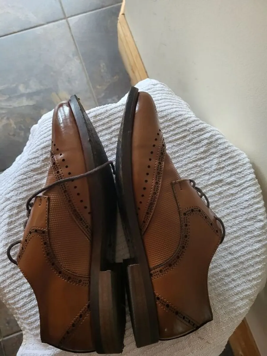 Boys Benetti Brogue Shoes and Zazzi Bowtie - Image 4