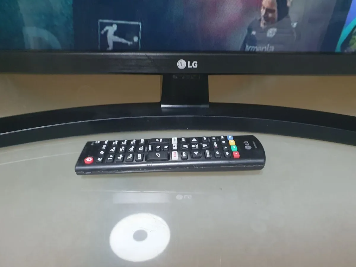 65" LG 4K Ultra HD HDR Freeview Play Smart LED TV - Image 3