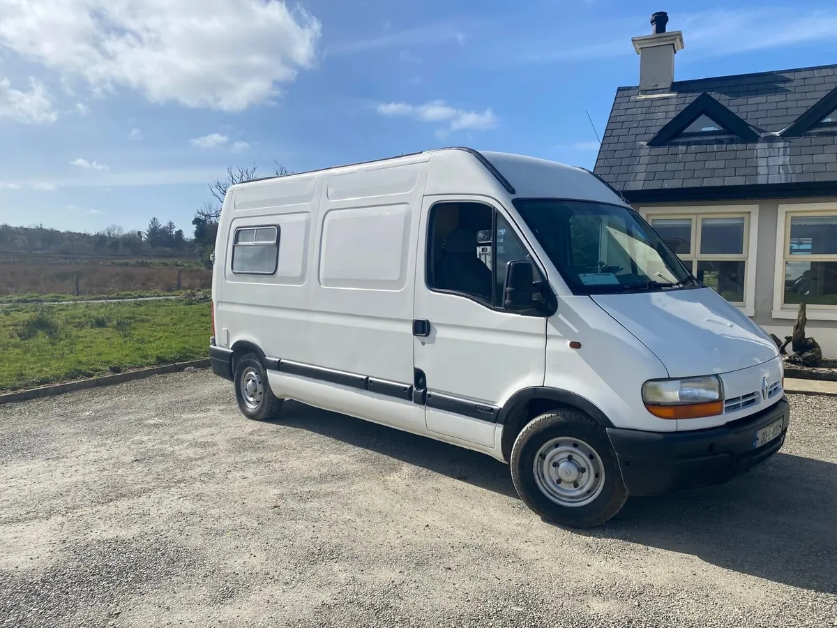 2.8 Renault master 4 berth camper van - Image 3