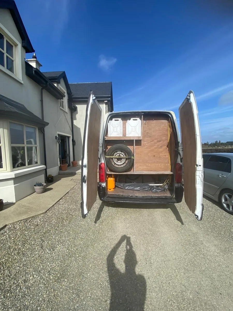 2.8 Renault master 4 berth camper van - Image 4