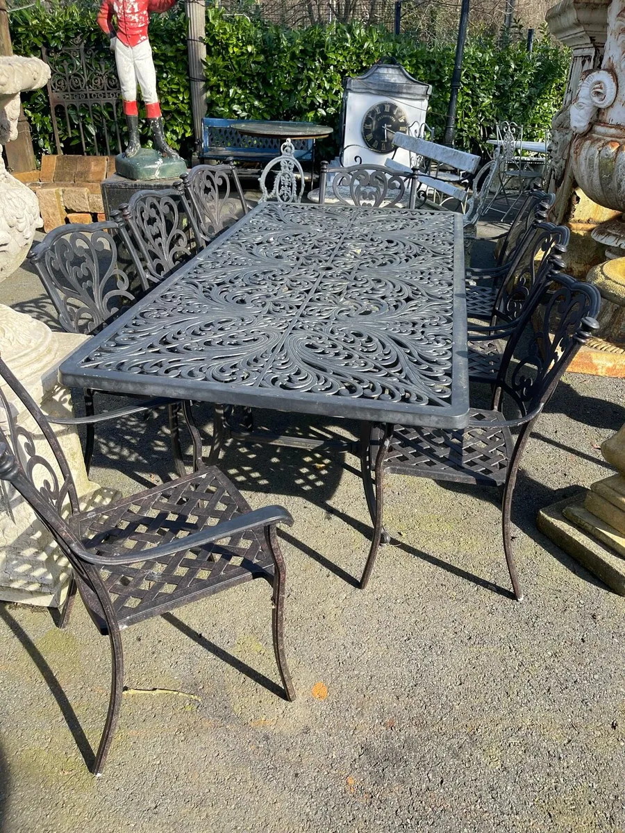 Stunning garden table 8 chairs - Image 1
