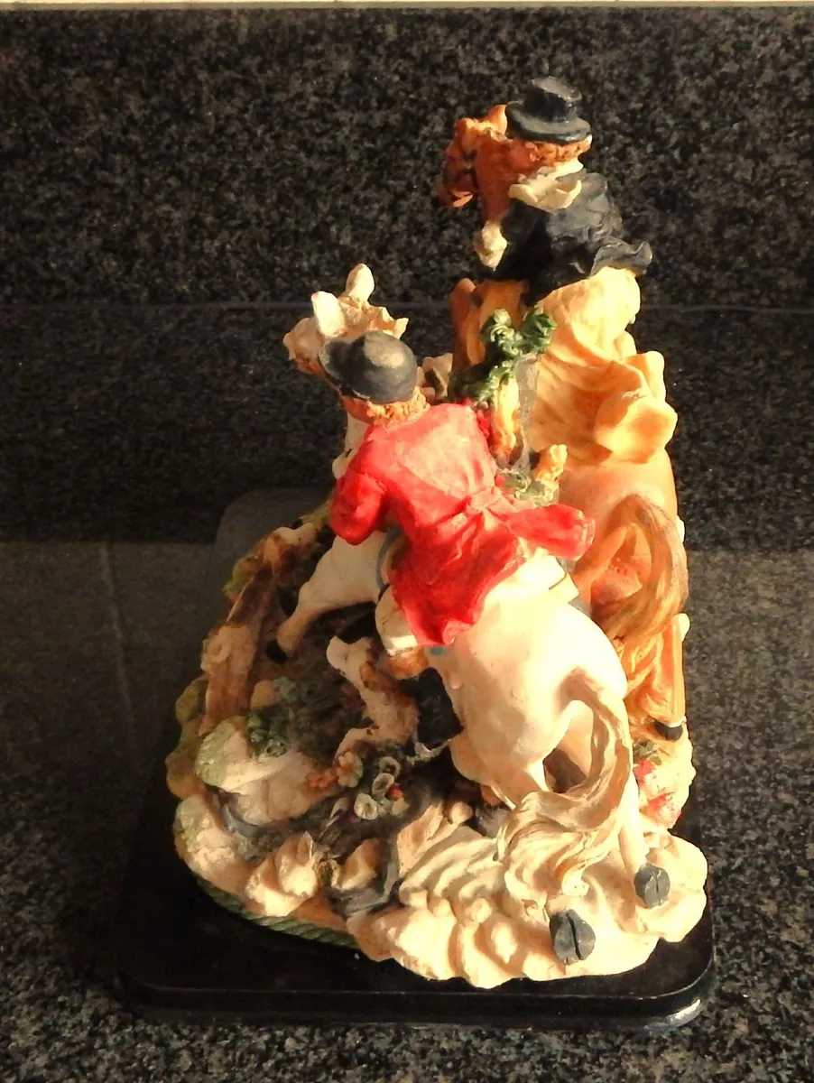 Hunt Scene Figurine on Base - Image 2