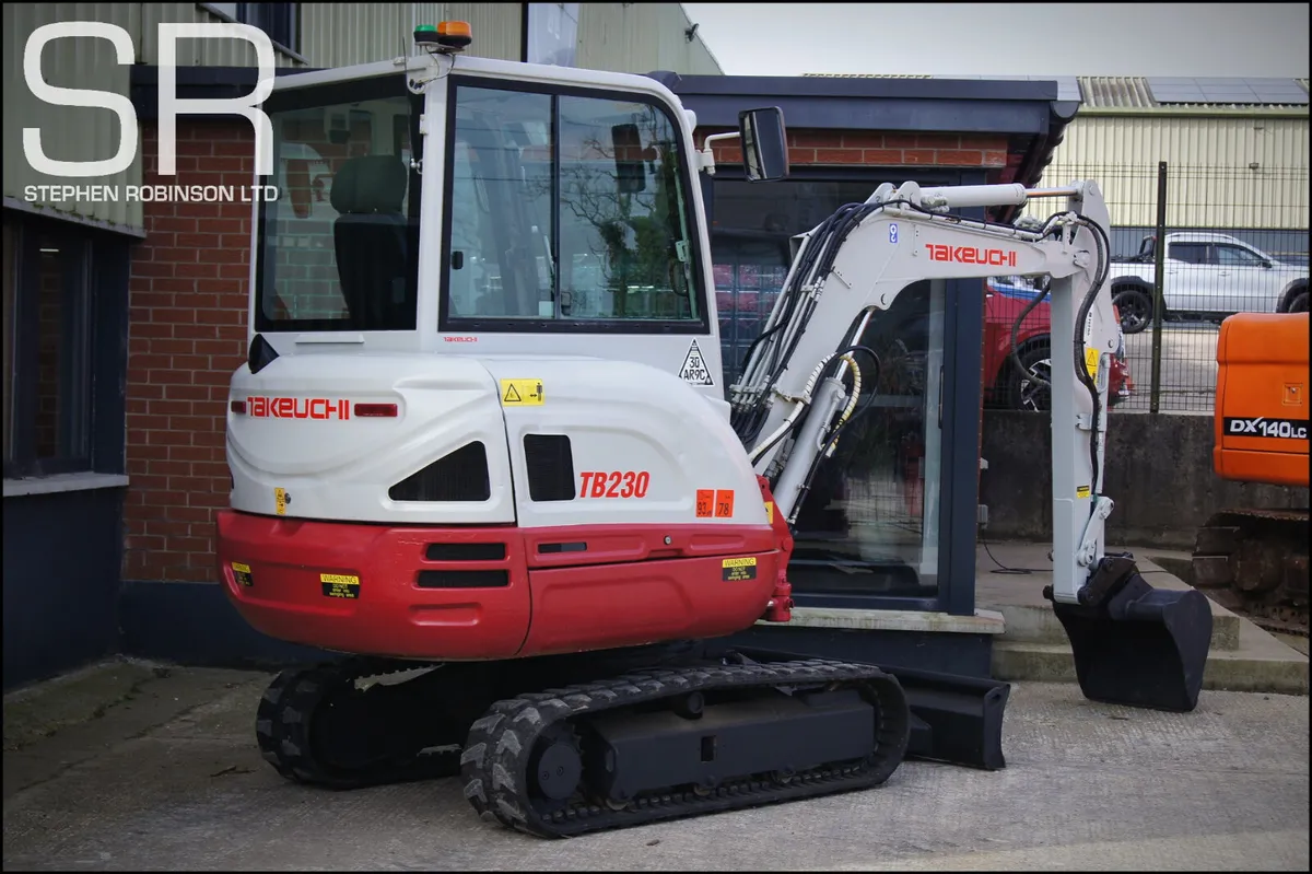 2018 Takeuchi TB230 2.8 ton mini digger - Image 3