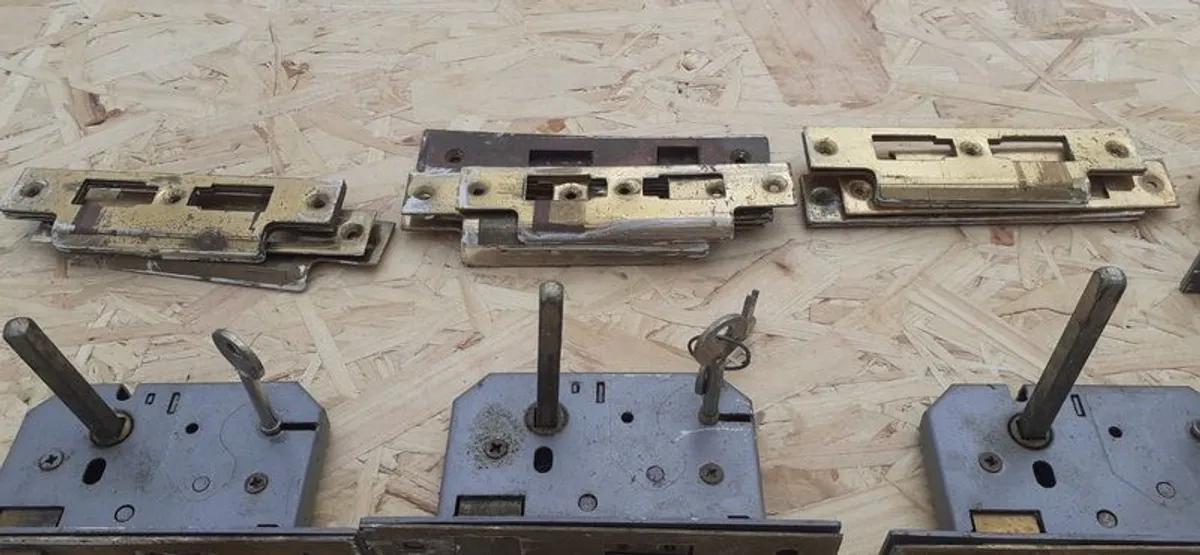 Antique Brass & Porcelain Door Handles & Locks  Complete Set for 12 Doors - Image 4