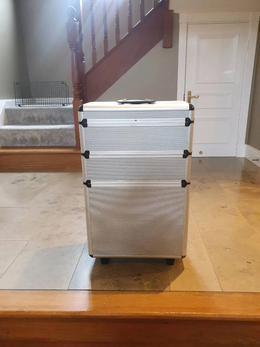 Storage case on wheels - Image 3