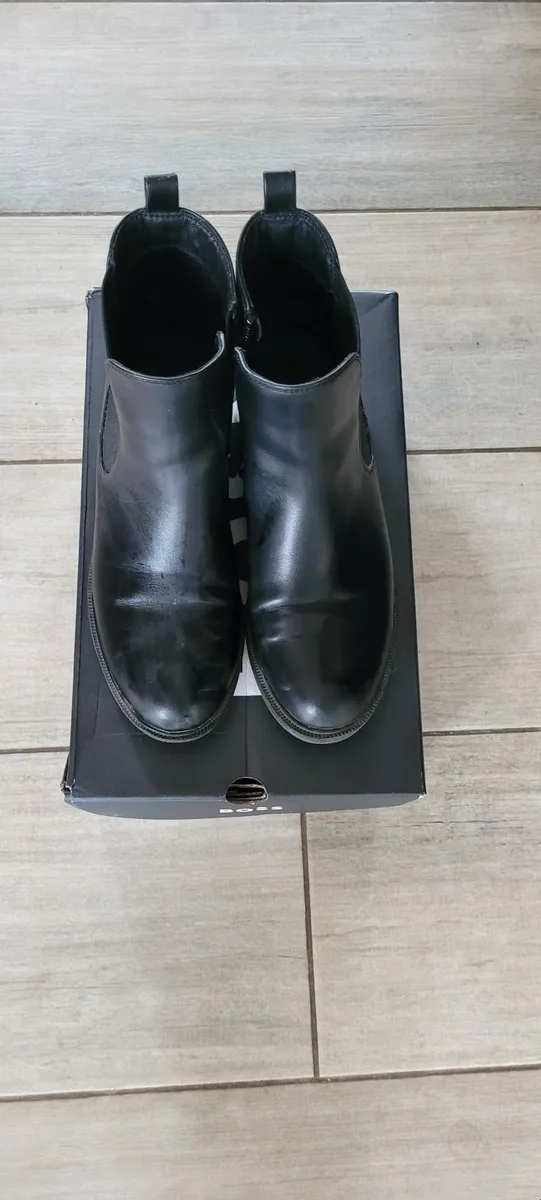 Black boots - Image 2