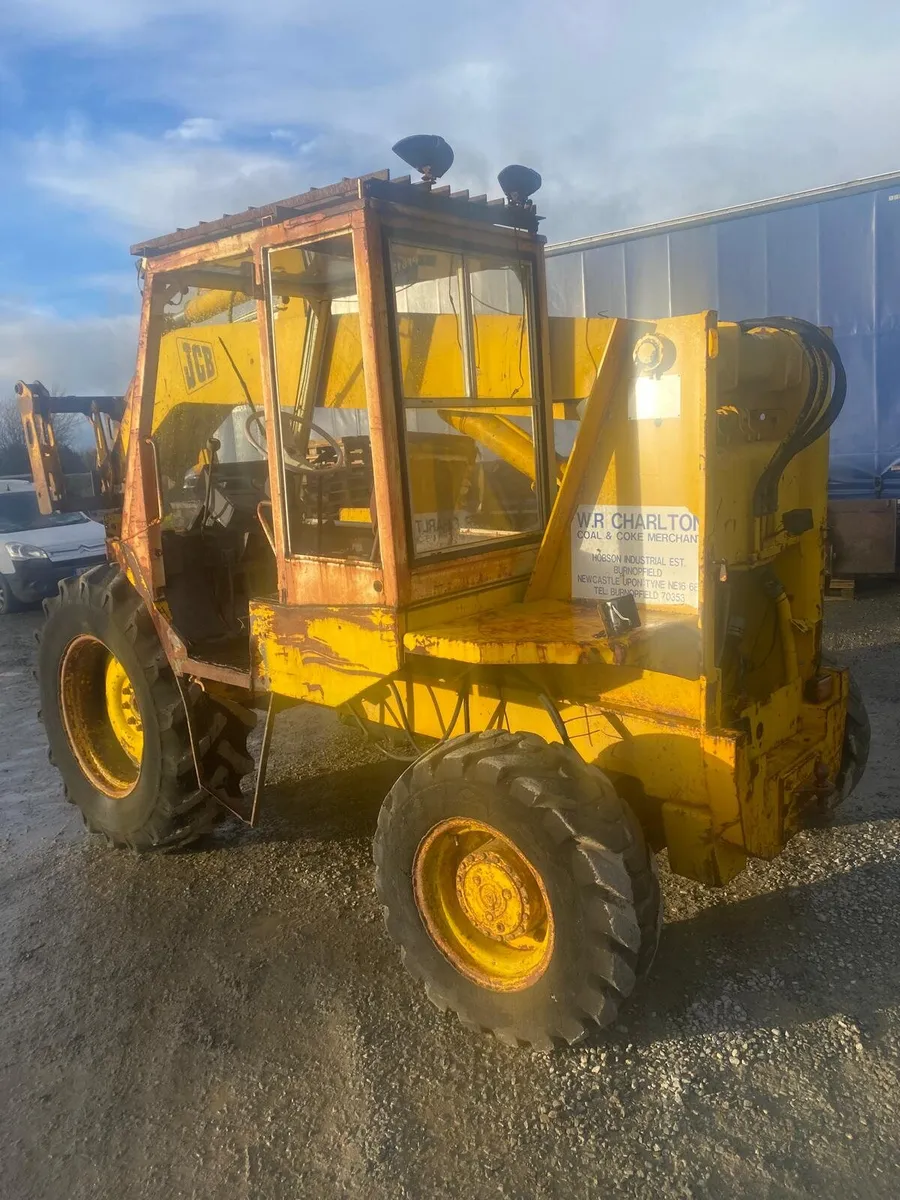 Jcb  loader  520 m / 4. 4x4 - Image 1