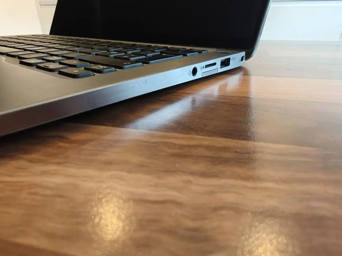 DELL Latitude 7400 2-in-1 360 Rotated Touchscreen - Image 4