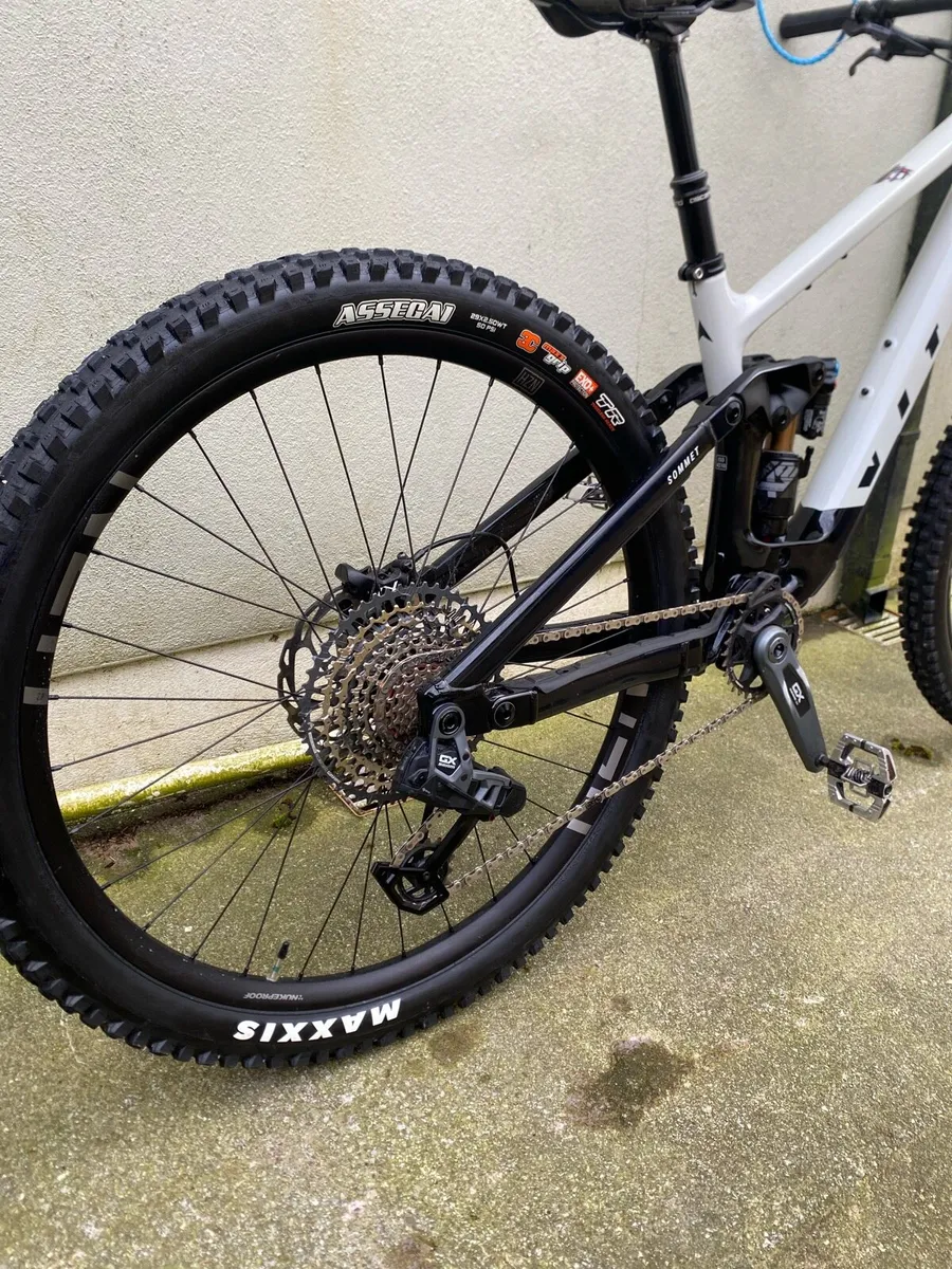 Enduro mountain bike - Image 3